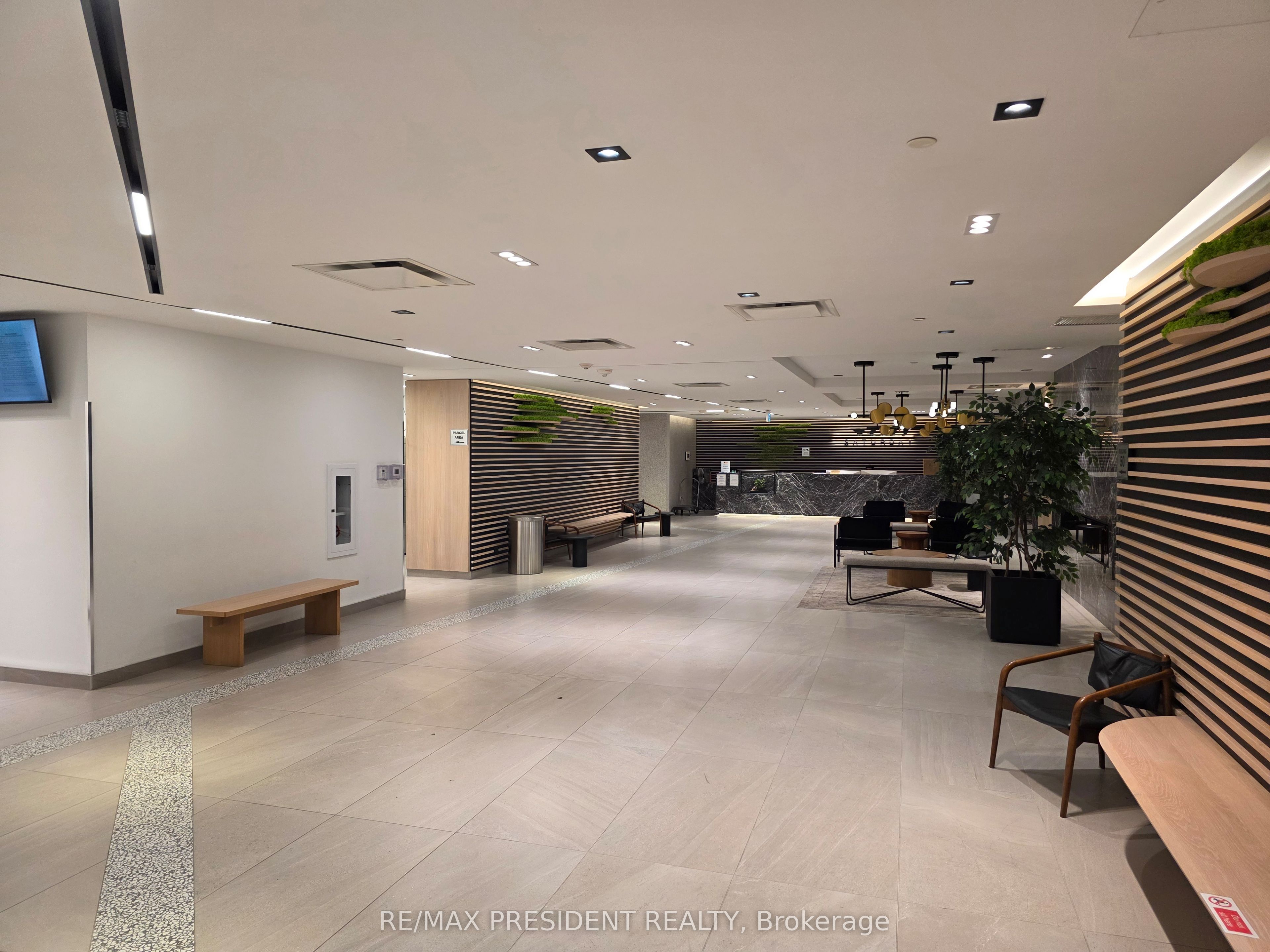 60 George Butchart Drive 112, Toronto, ON M3K 2C5 photo 4