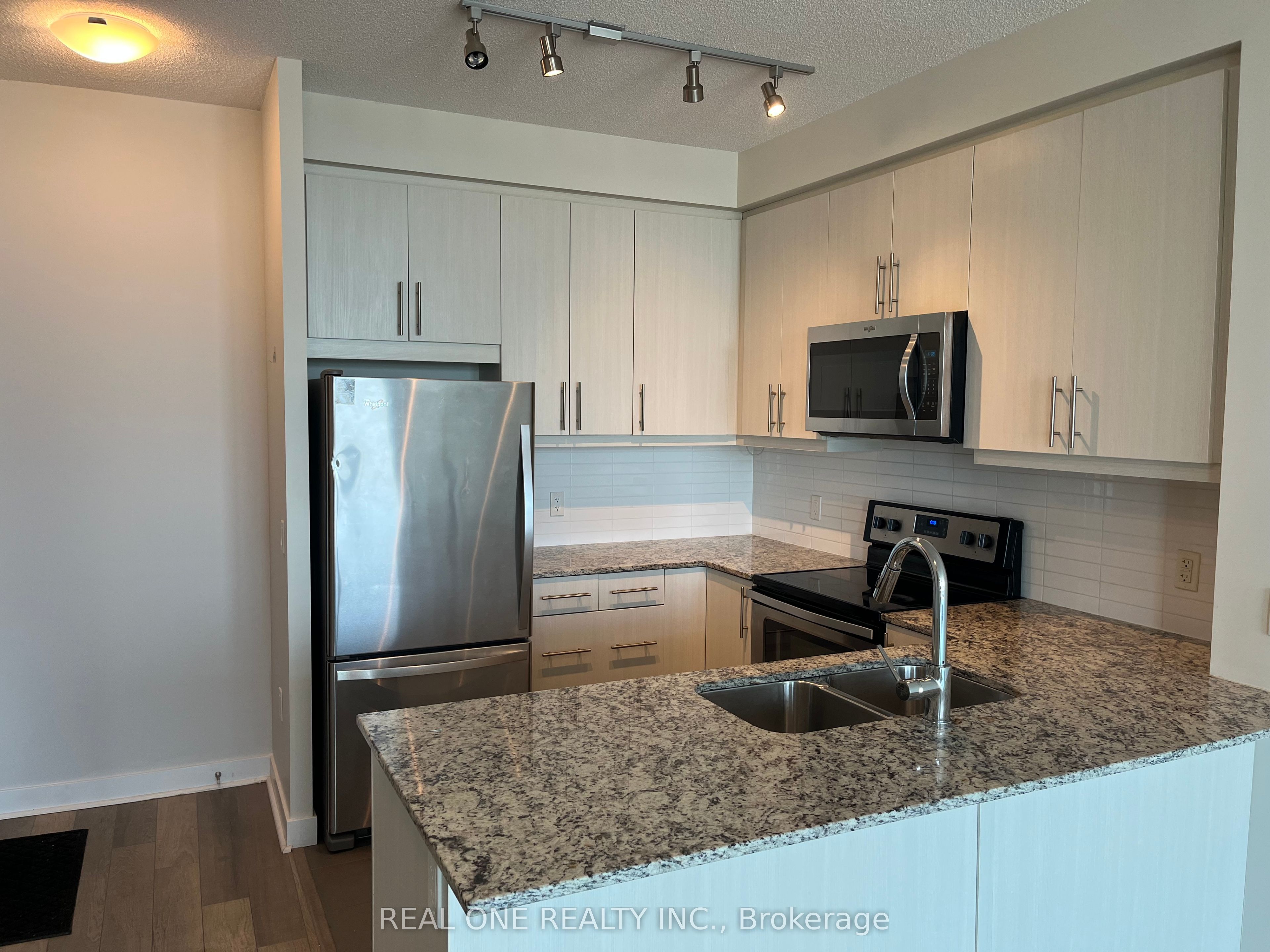 3975 GRAND PARK Drive 2806, Mississauga, ON L5B 0K4 photo 4