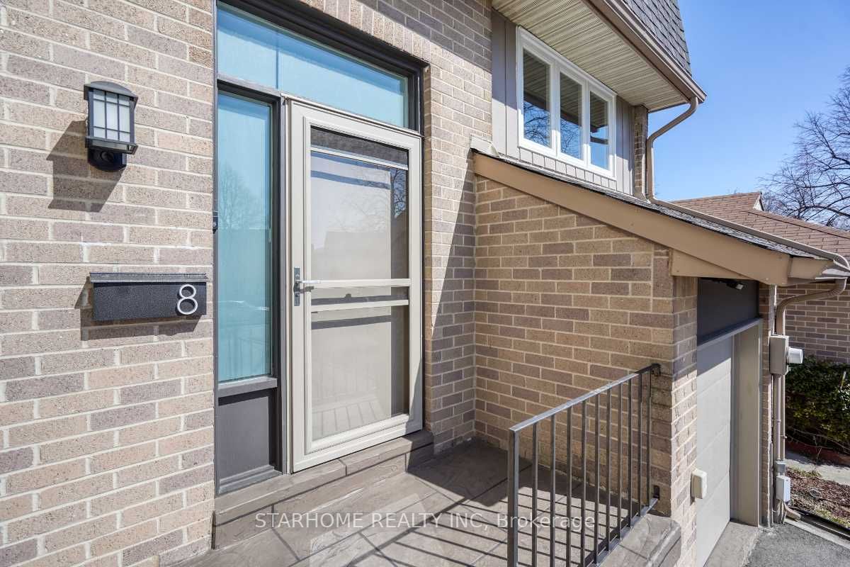 8 Amberwood Square, Brampton, ON L6Z 1G3 photo 3