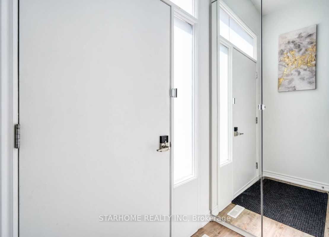 8 Amberwood Square, Brampton, ON L6Z 1G3 photo 4