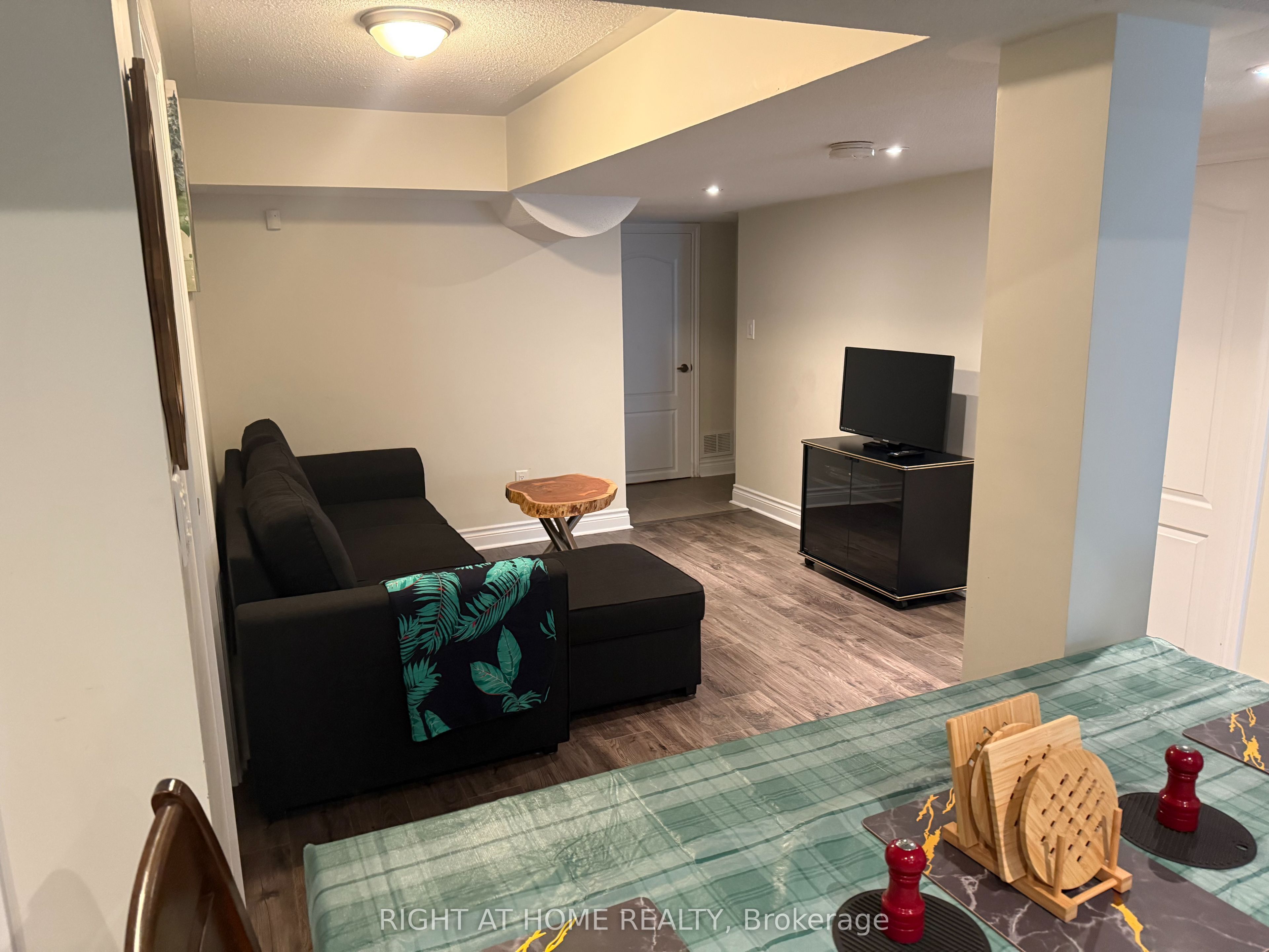 65 FALLOWFIELD Road Basement unit, Brampton, ON L6X 0X1 photo 2