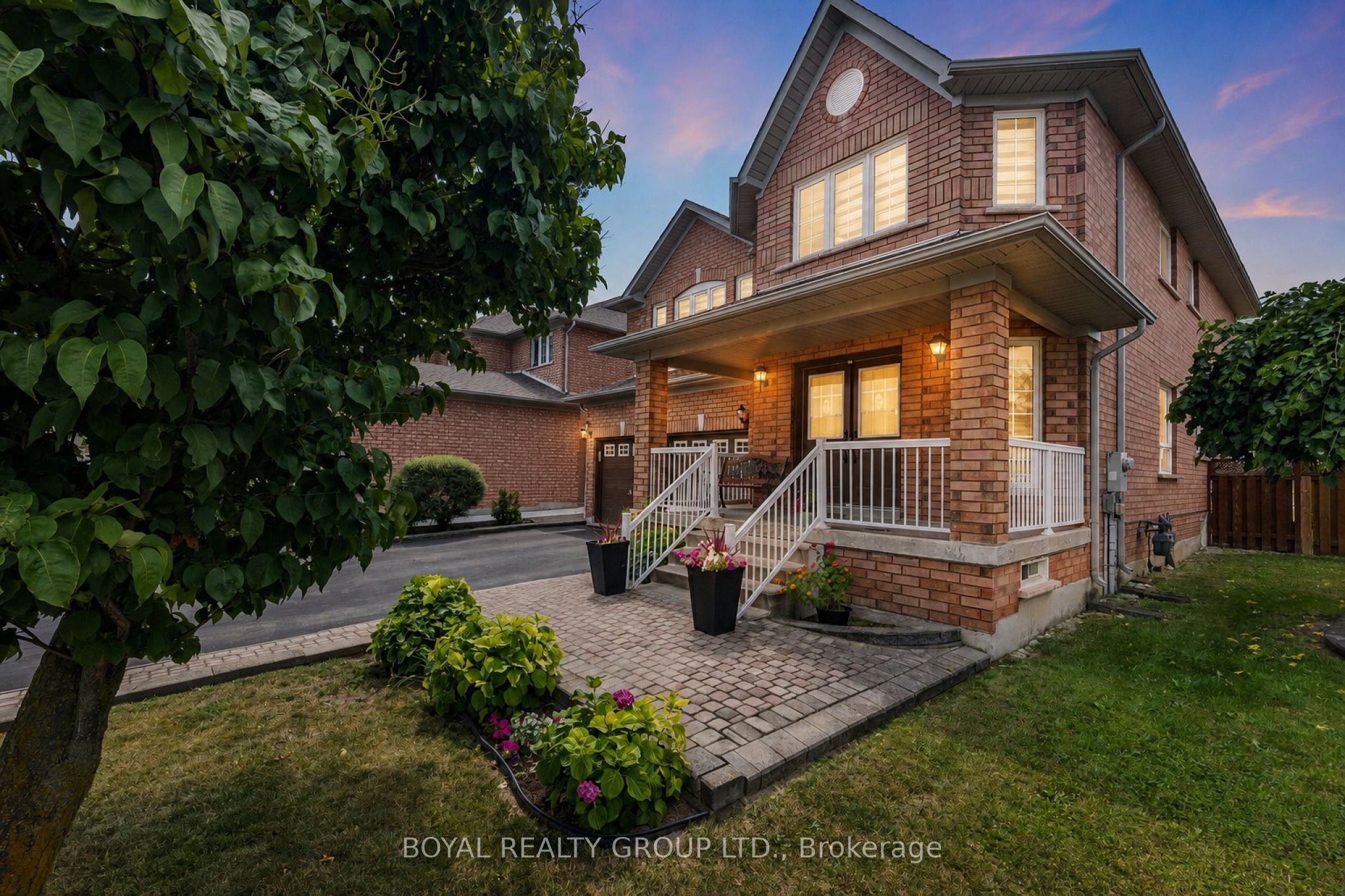 8 Coniferous Court, Brampton, ON L6R 1M5 photo 2