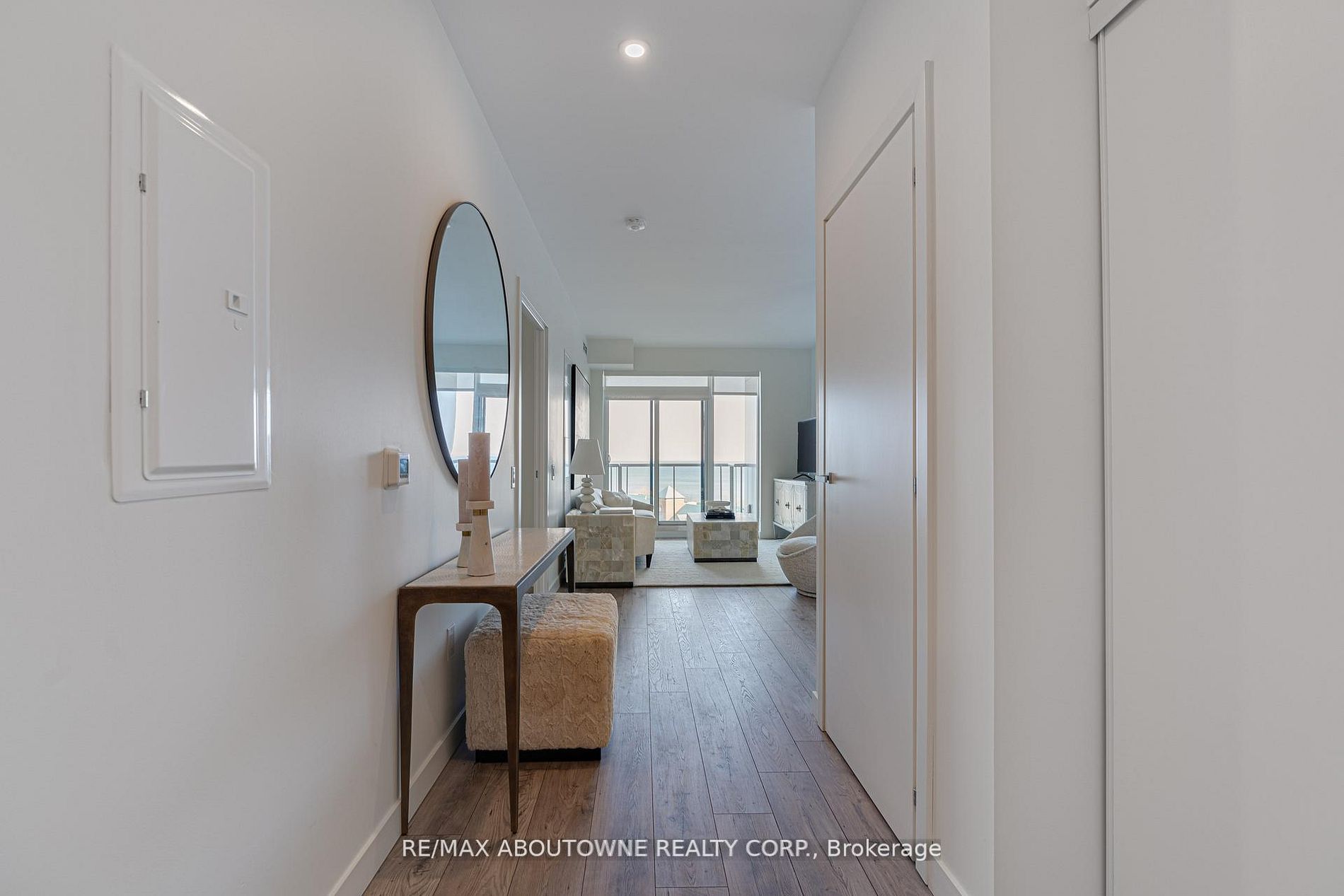 133 BRONTE Road B0811, Oakville, ON L6L 0H2 photo 2