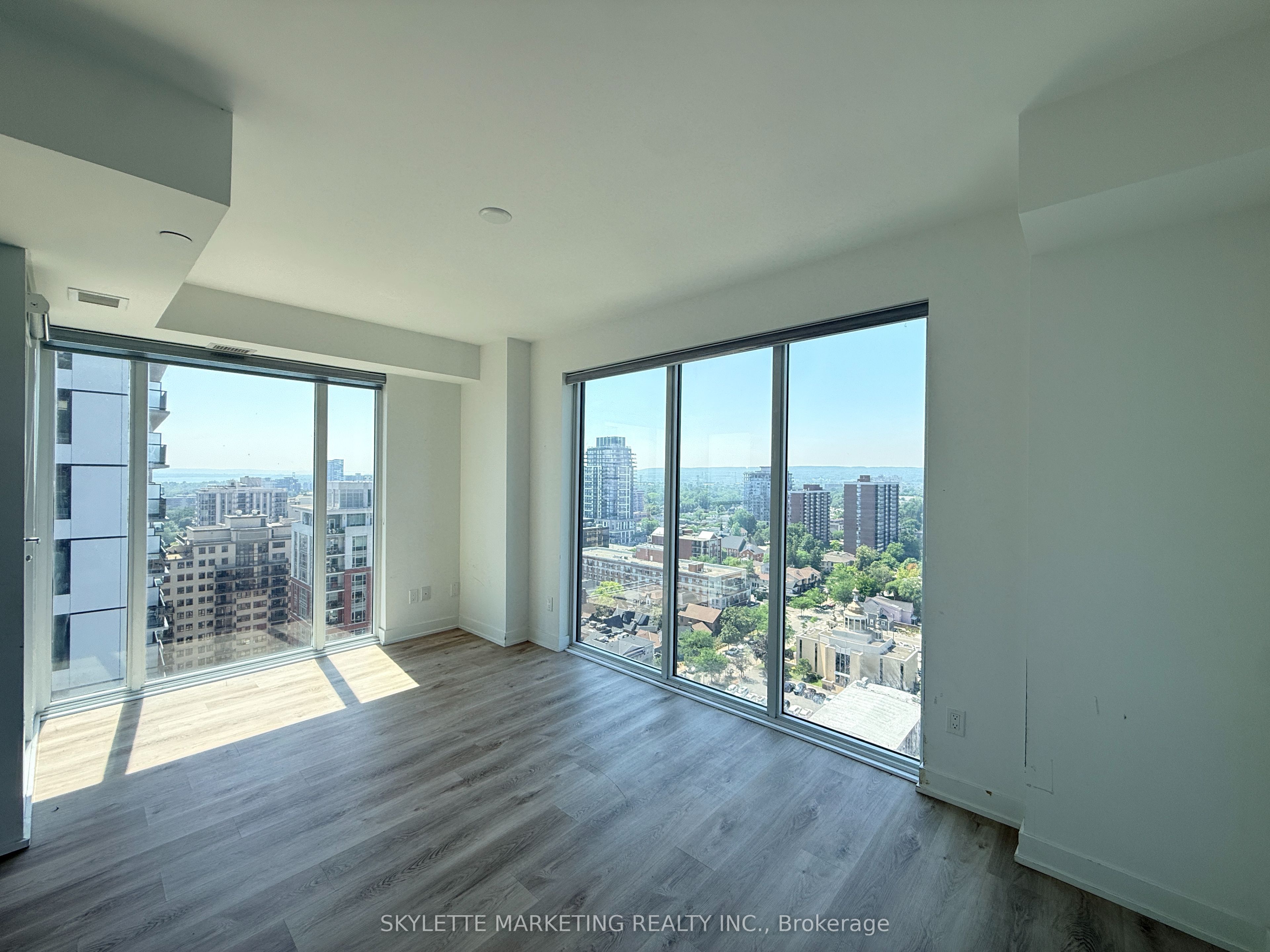 370 Martha Street 1810, Burlington, ON L7R 0G9 photo 2
