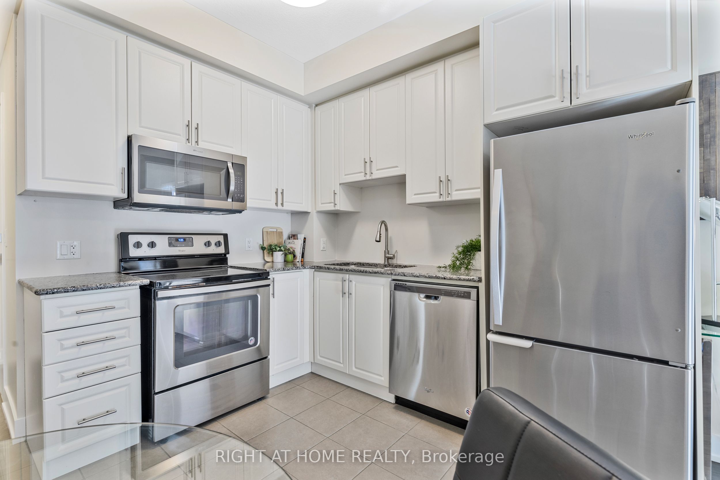 2486 Old Bronte Road 423, Oakville, ON L6M 4J2 photo 4