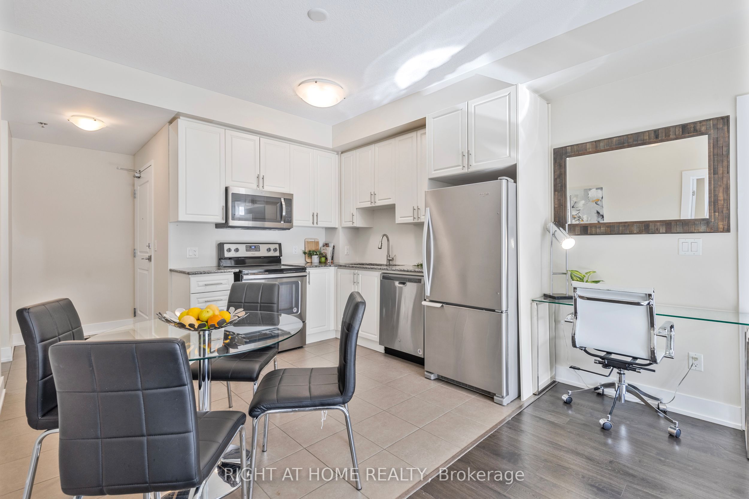 2486 Old Bronte Road 423, Oakville, ON L6M 4J2 photo 2