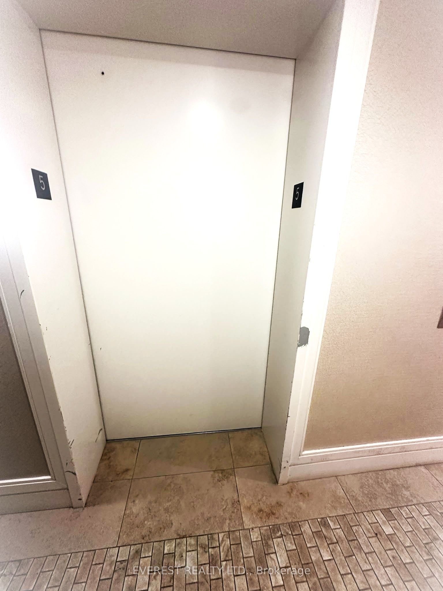 830 Lawrence Avenue W 517, Toronto, ON M6A 1C2 photo 3