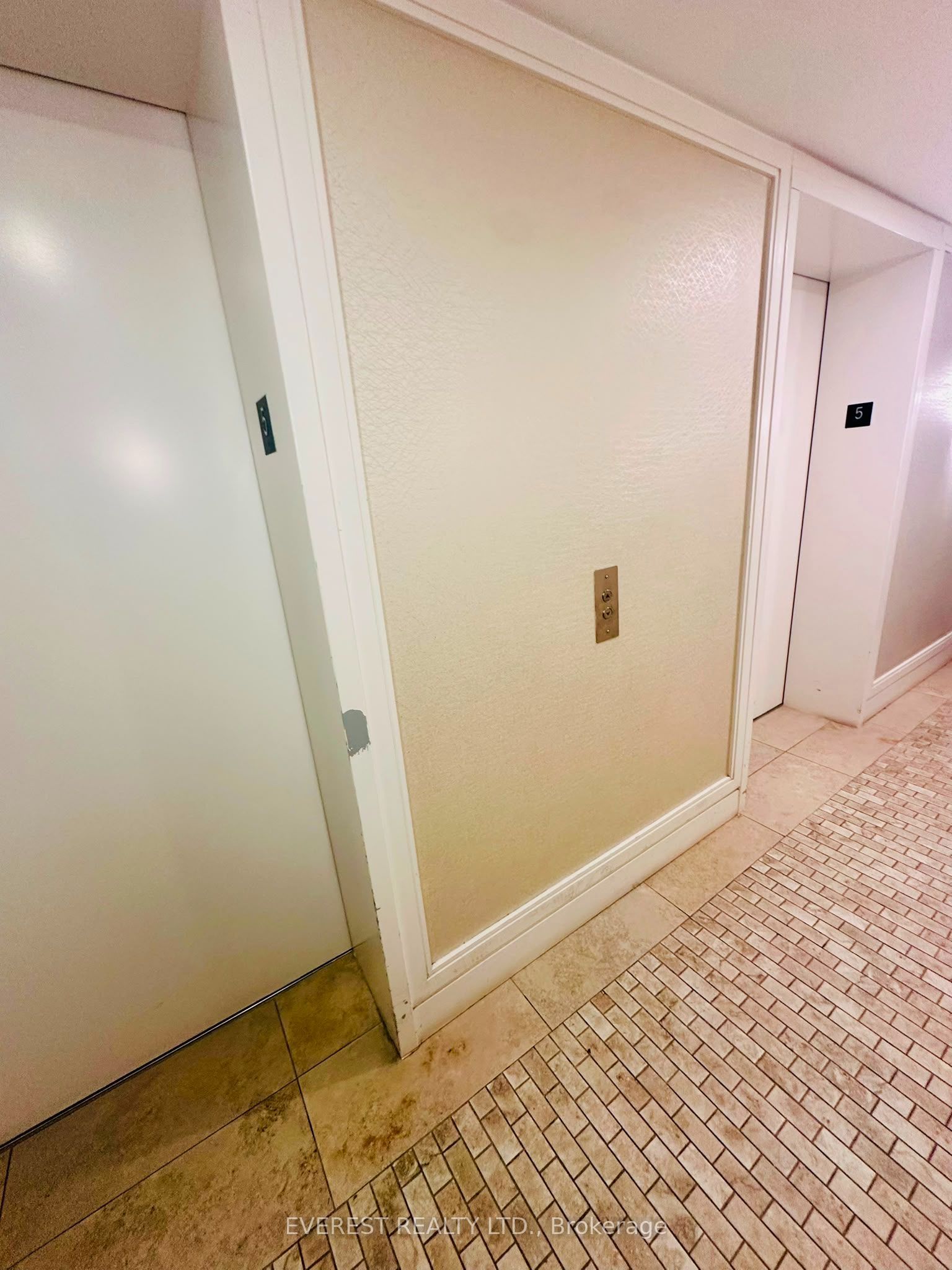 830 Lawrence Avenue W 517, Toronto, ON M6A 1C2 photo 5