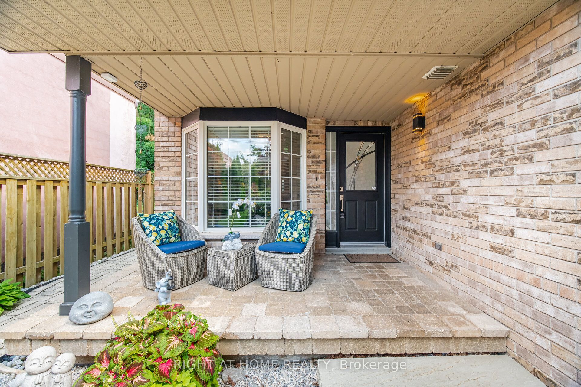 3064 Lakeshore Road W, Oakville, ON L6L 1J2 photo 3