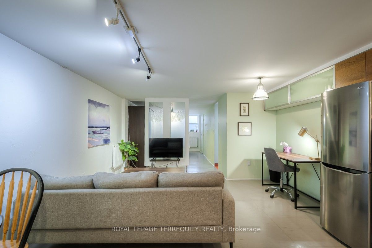 26A Scarlett Road BSMT, Toronto, ON M6N 4K1 photo 2