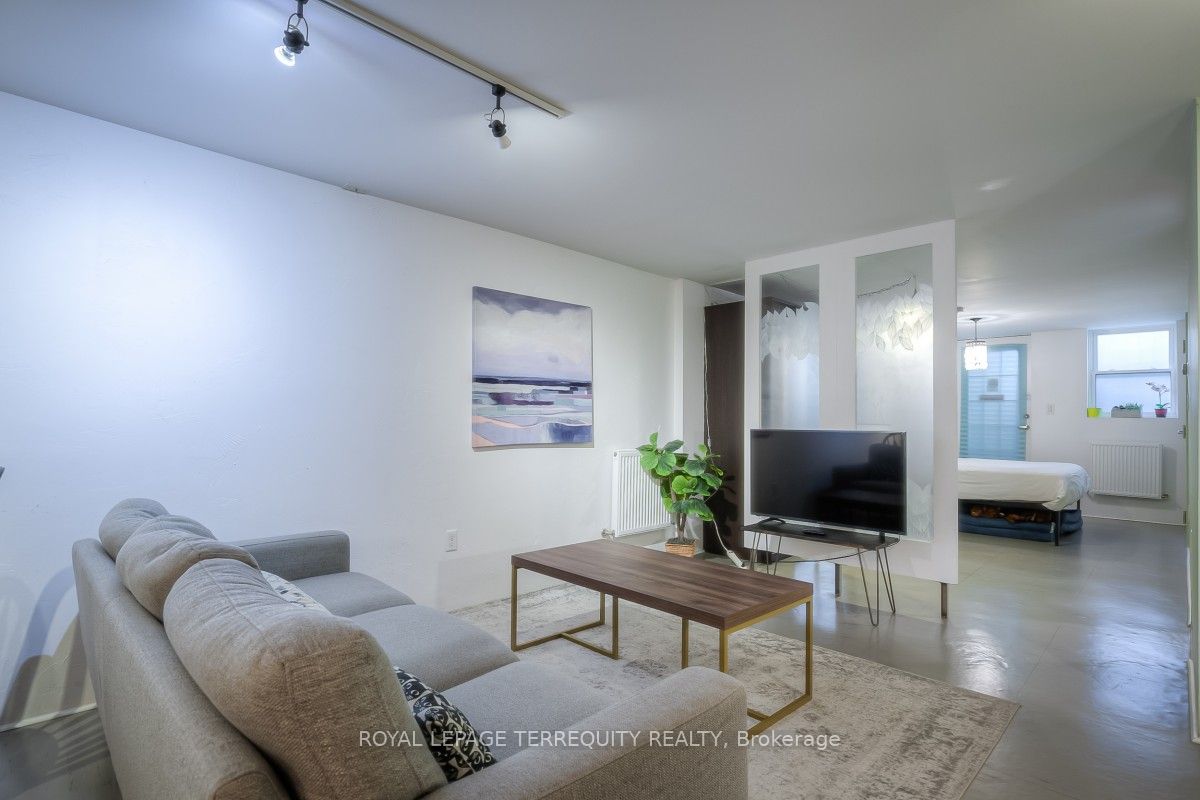 26A Scarlett Road BSMT, Toronto, ON M6N 4K1 photo 4