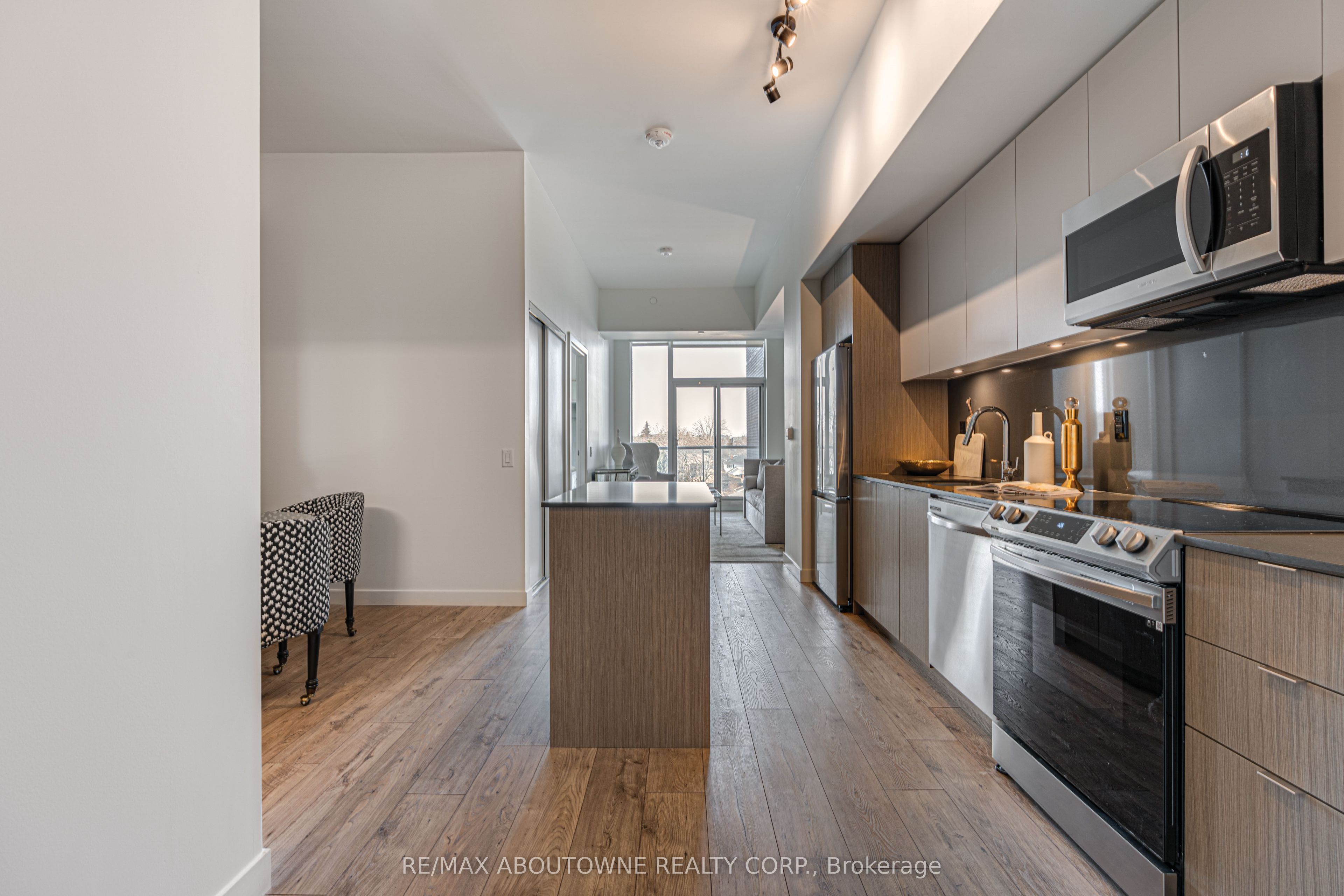 133 Bronte Road BO509, Oakville, ON L6L 3C1 photo 4