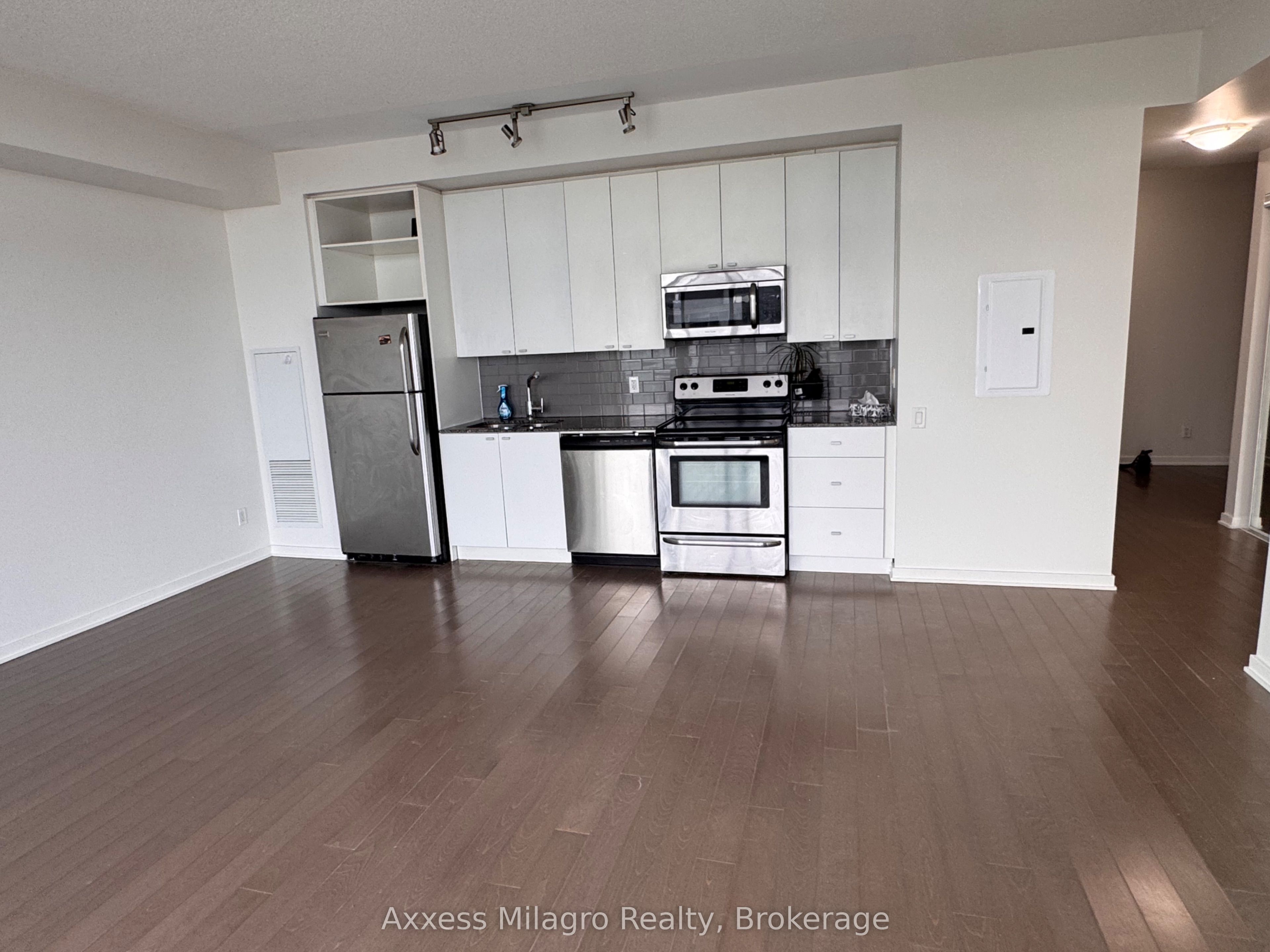 105 The Queensway Way 3016, Toronto, ON M6S 5B5 photo 3