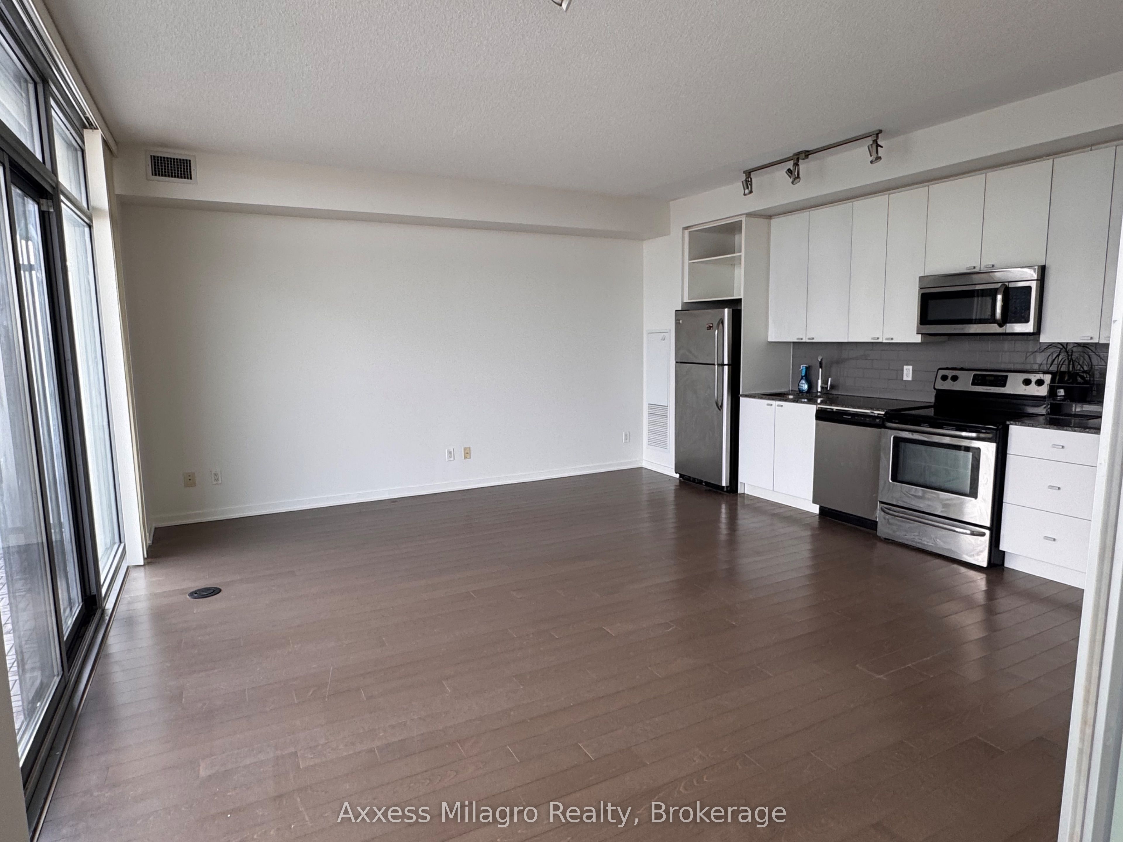 105 The Queensway Way 3016, Toronto, ON M6S 5B5 photo 4