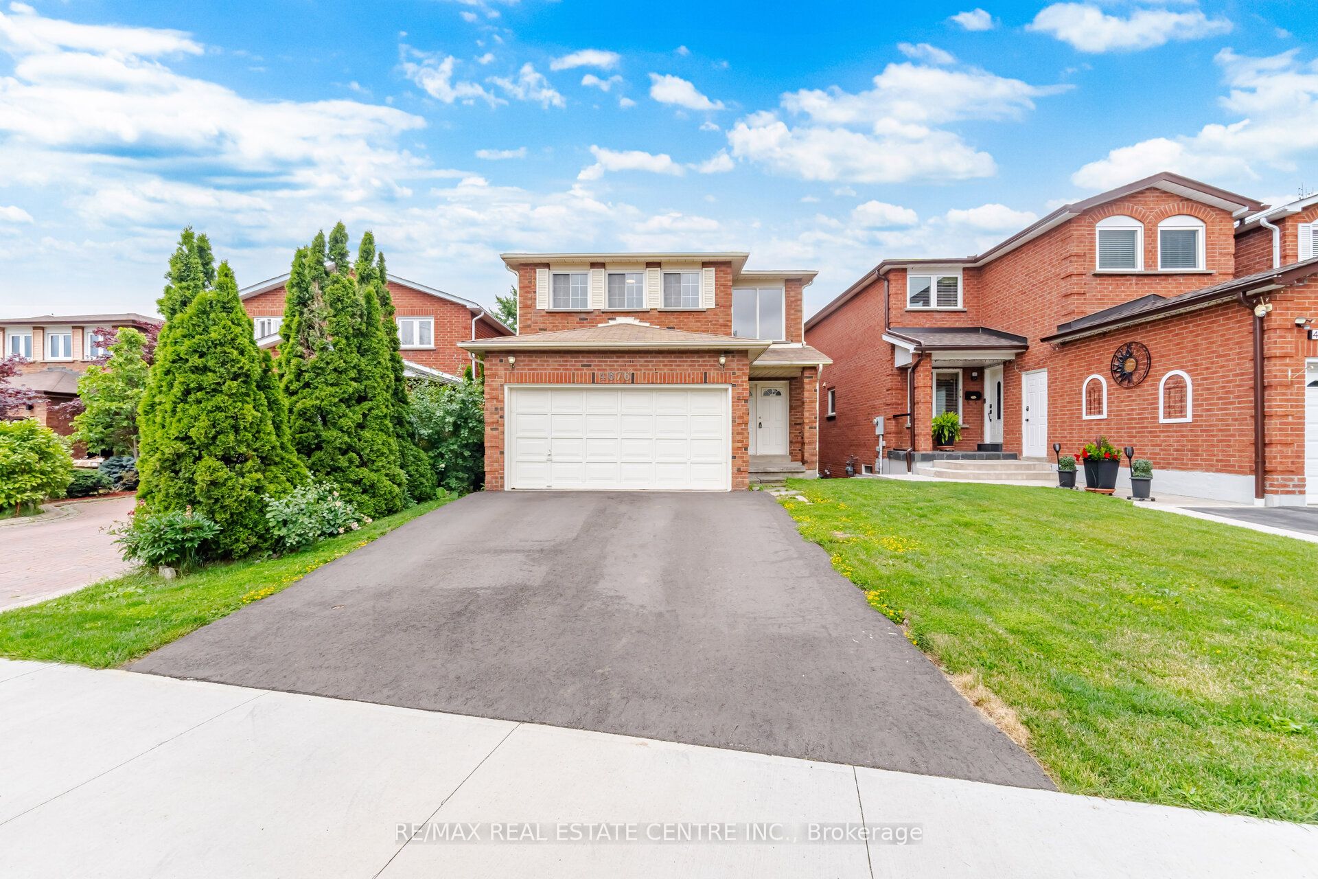 4676 Owl Circle Main and 2nd, Mississauga, ON L4Z 2W6 photo 2