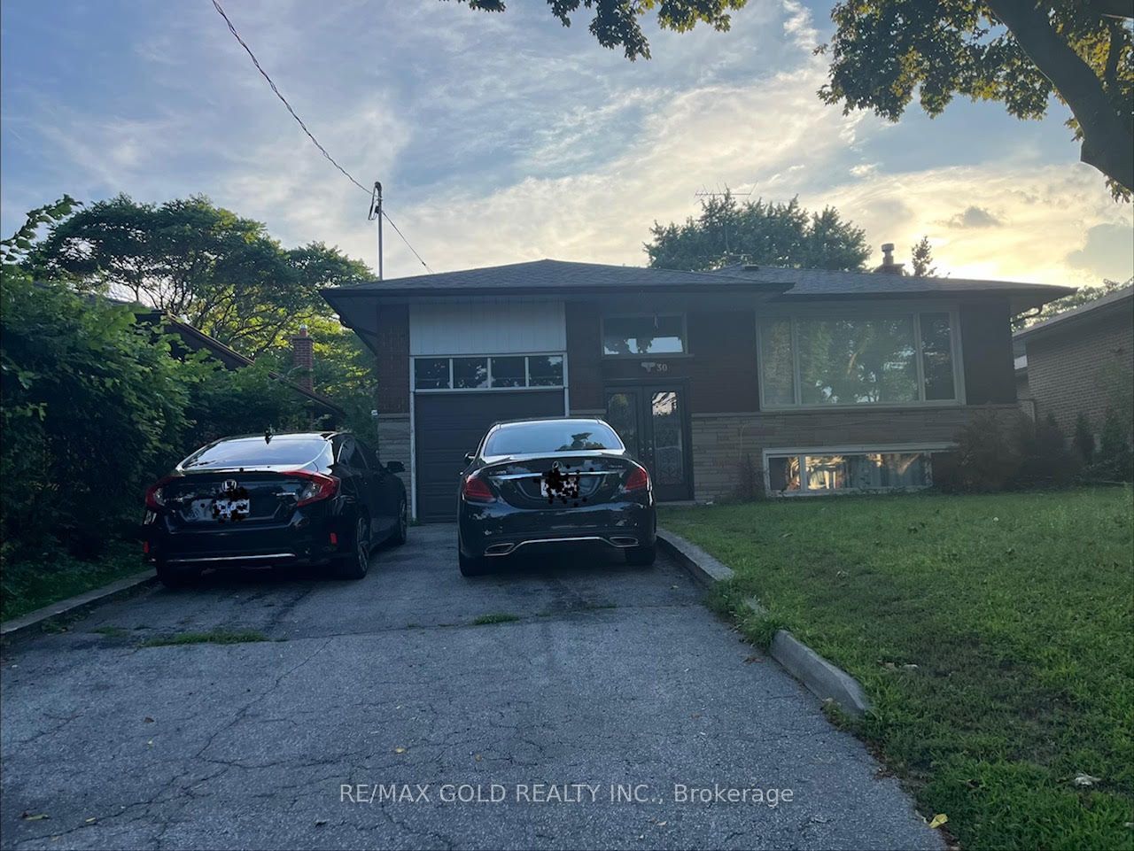 30 Moynes Avenue, Toronto, ON M8Y 3B8