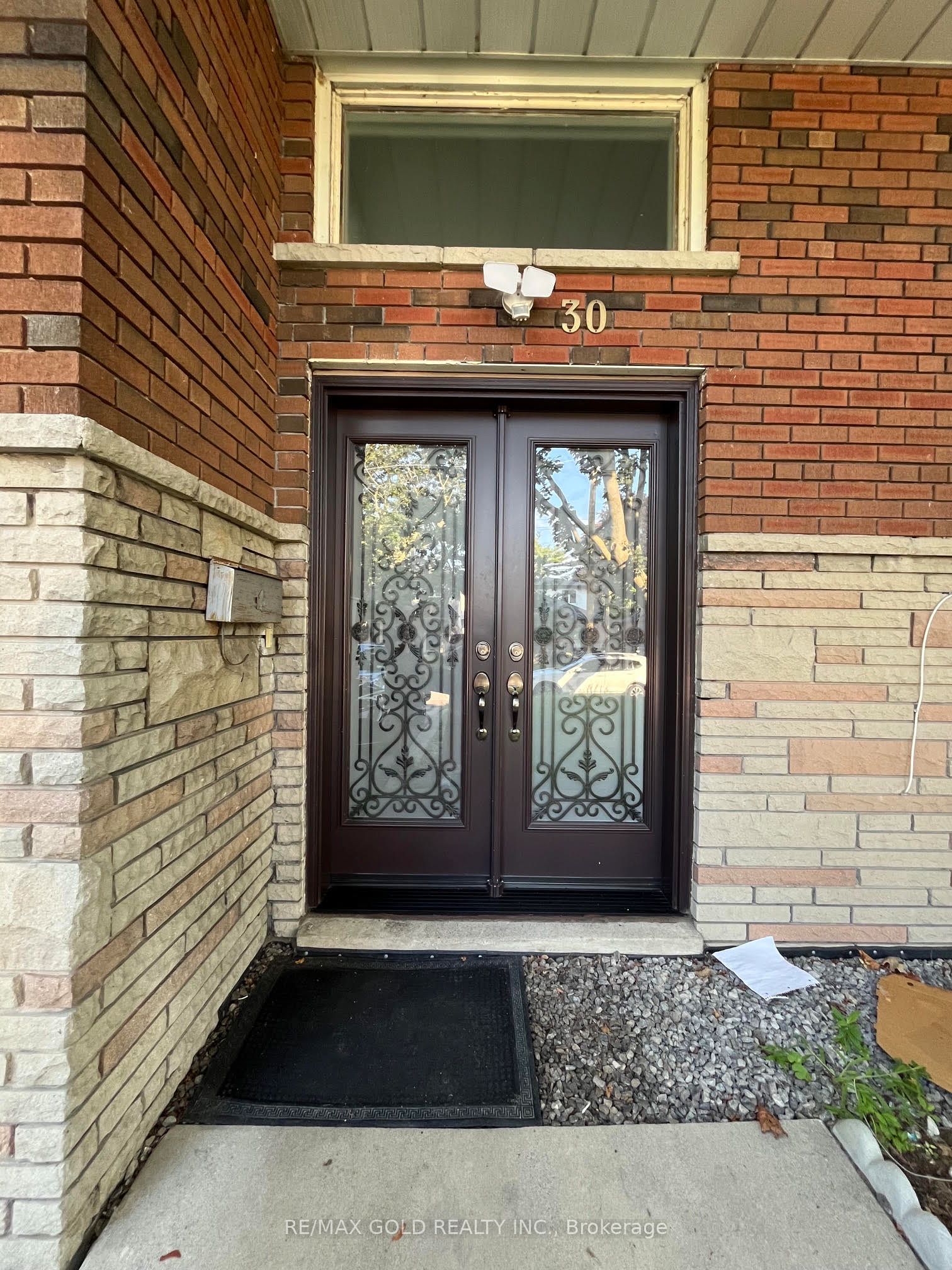 30 Moynes Avenue, Toronto, ON M8Y 3B8 photo 2