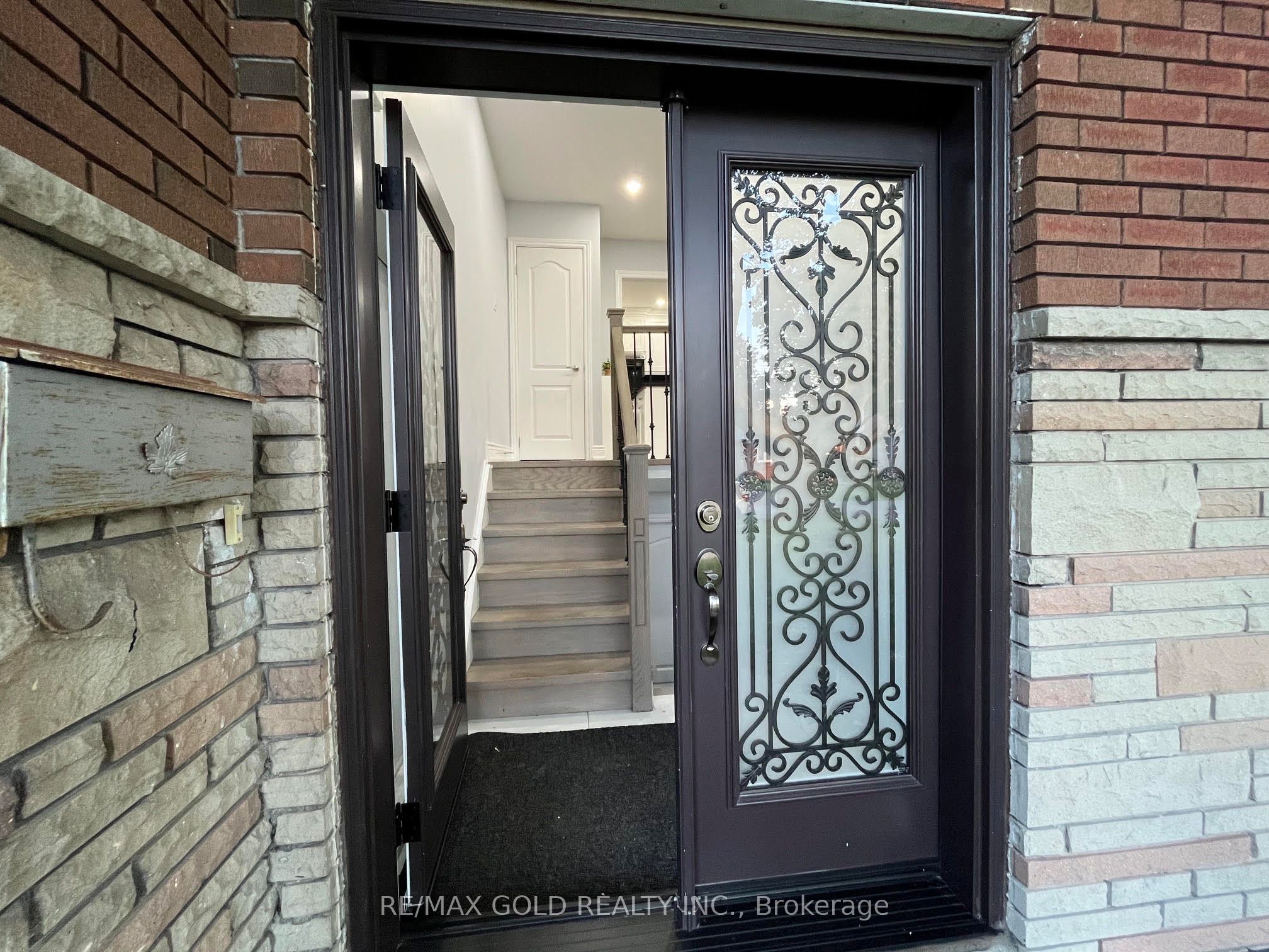 30 Moynes Avenue, Toronto, ON M8Y 3B8 photo 3