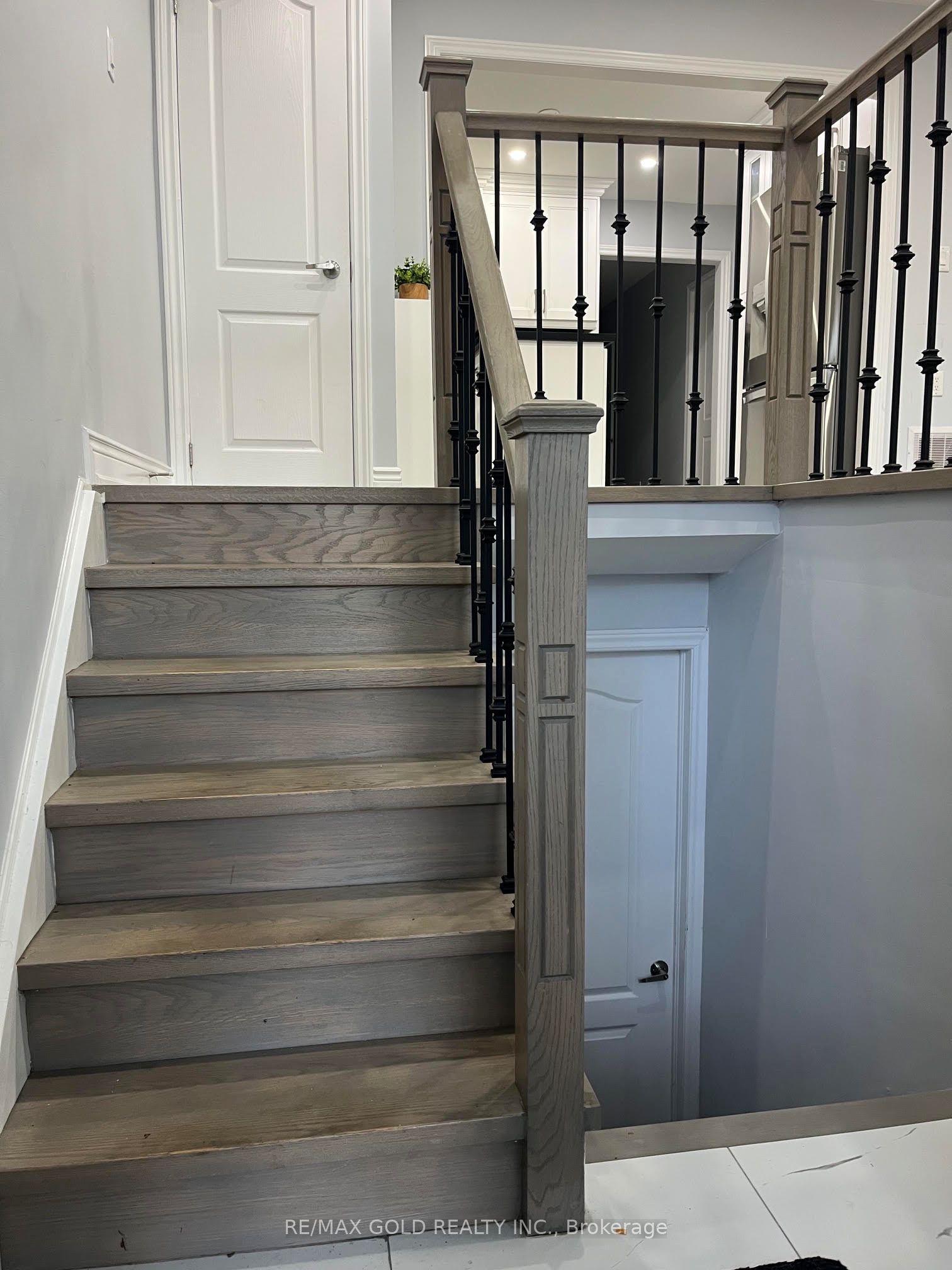 30 Moynes Avenue, Toronto, ON M8Y 3B8 photo 5