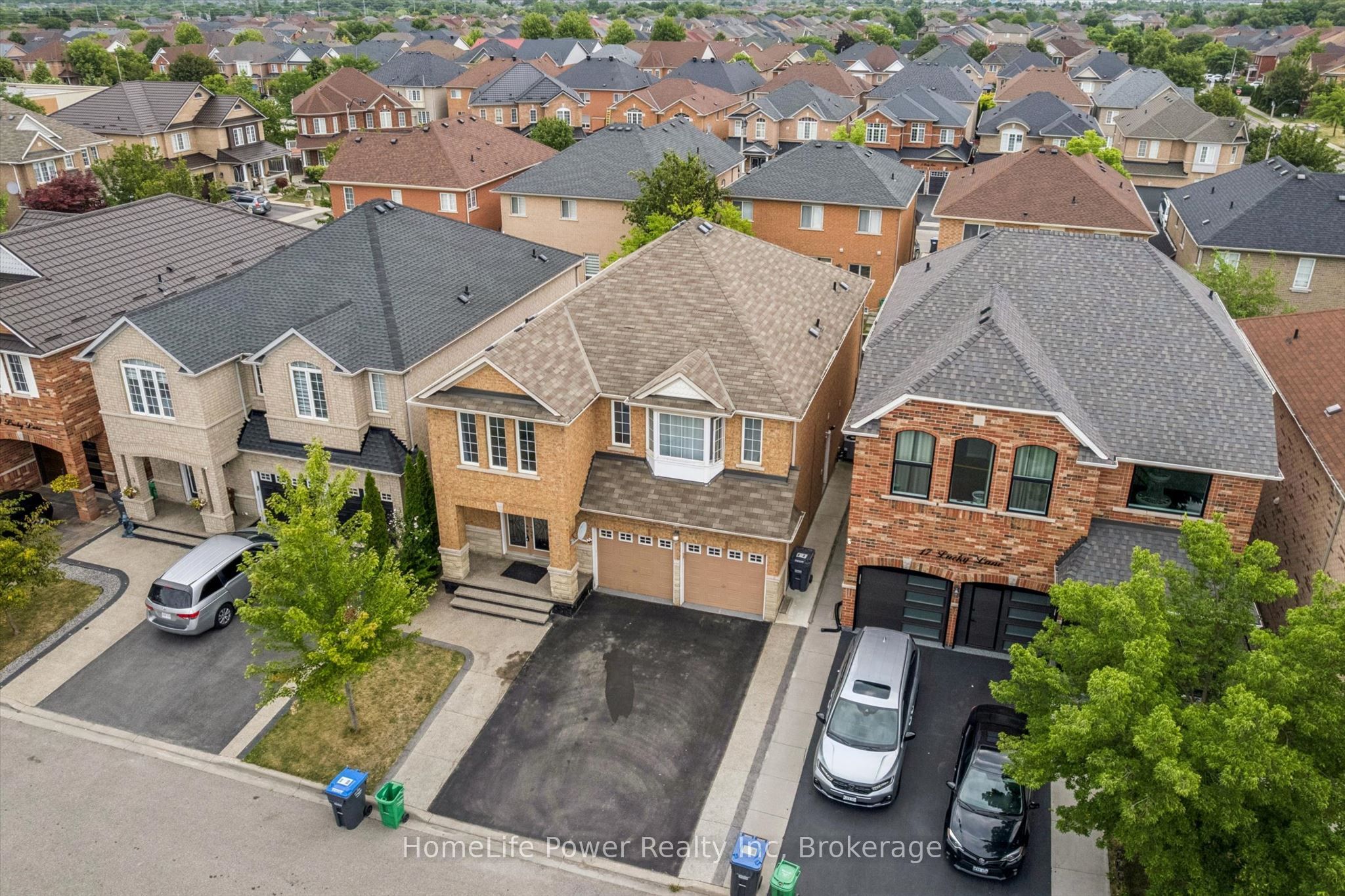 15 Lucky Lane, Brampton, ON L6R 3M3 photo 2