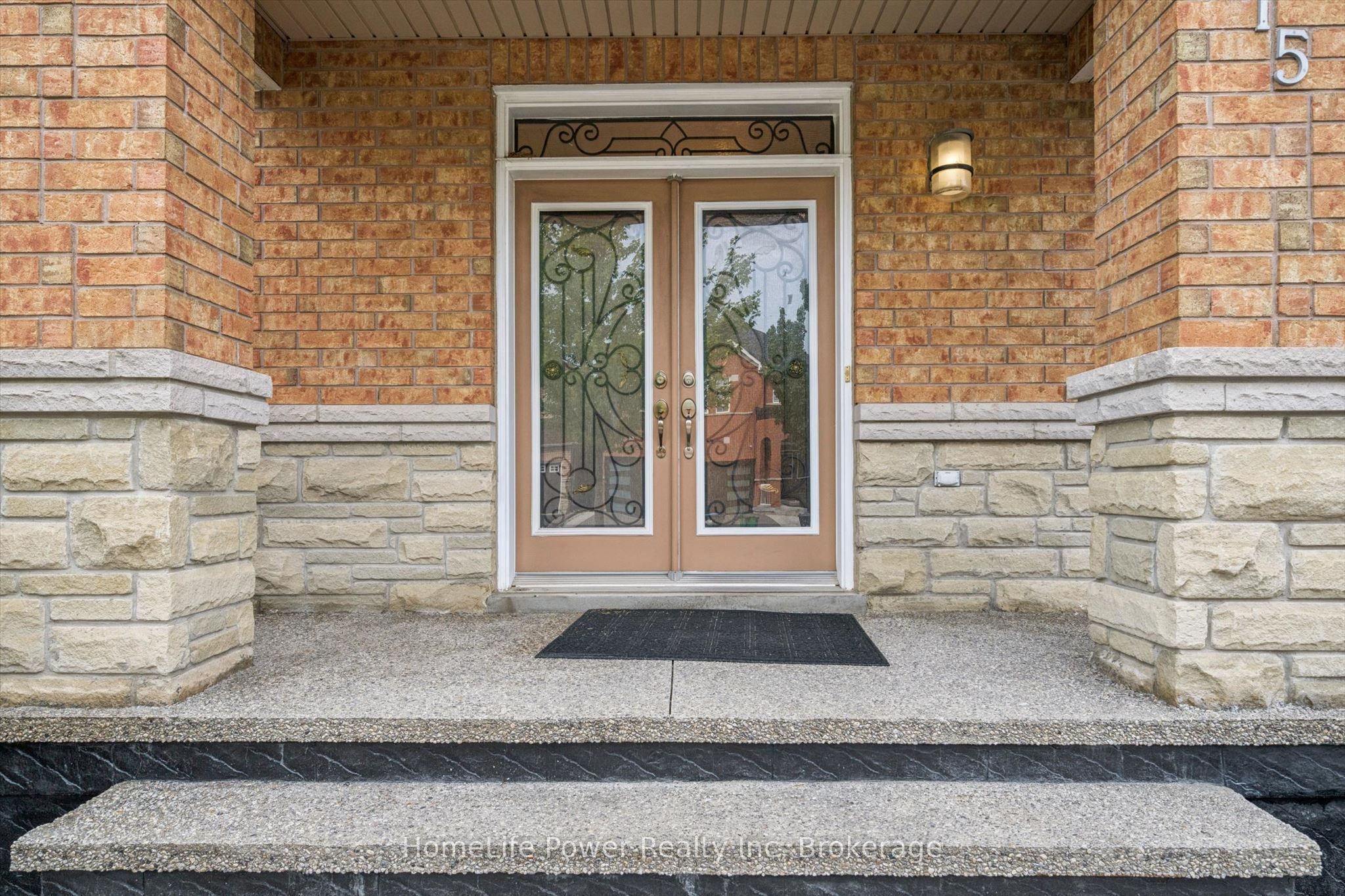 15 Lucky Lane, Brampton, ON L6R 3M3 photo 3