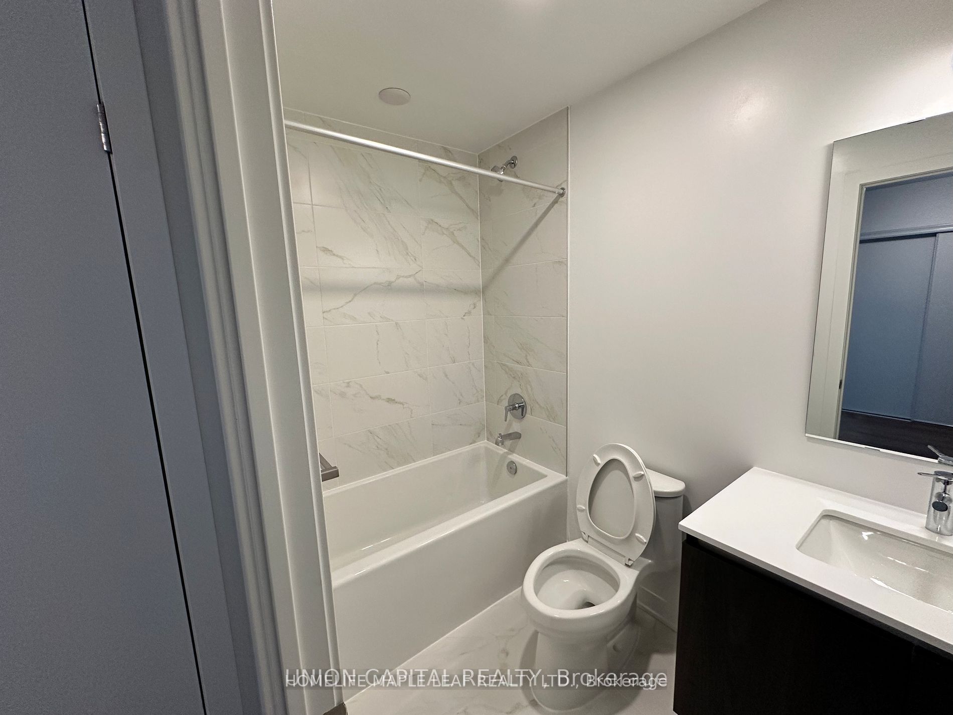 395 Dundas Street W 708, Oakville, ON L6M 5R8 photo 2