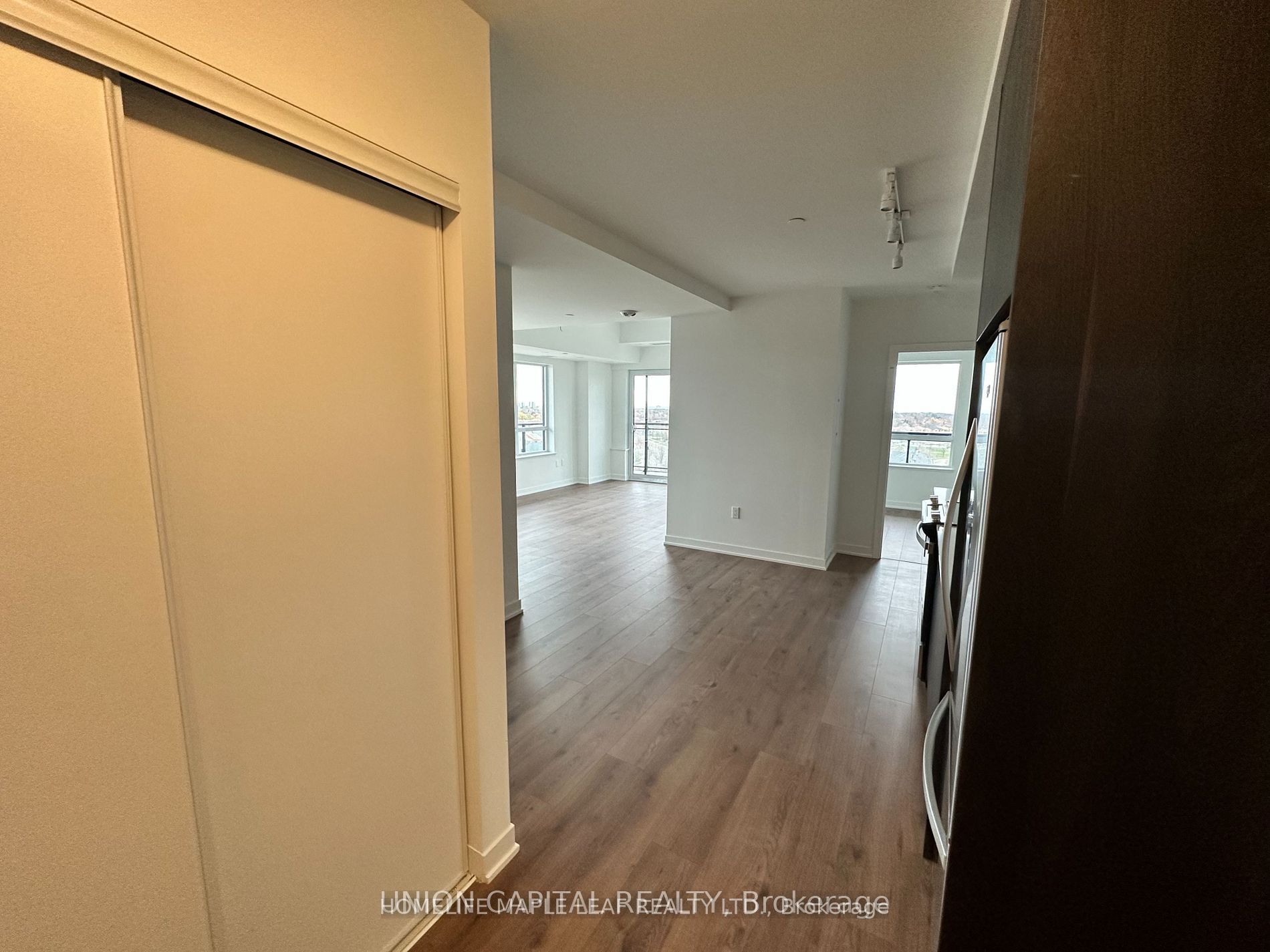 395 Dundas Street W 708, Oakville, ON L6M 5R8 photo 3