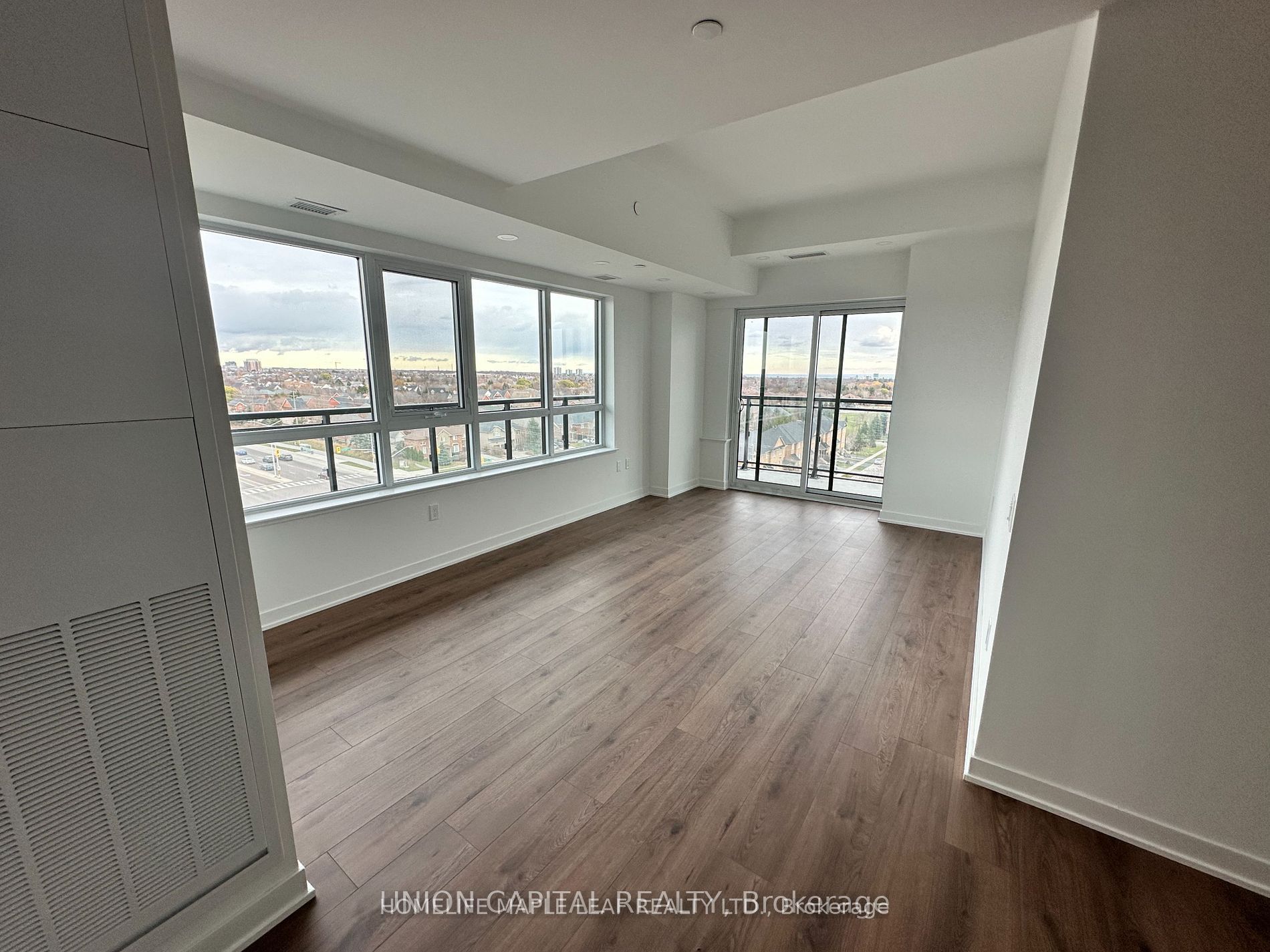 395 Dundas Street W 708, Oakville, ON L6M 5R8 photo 4