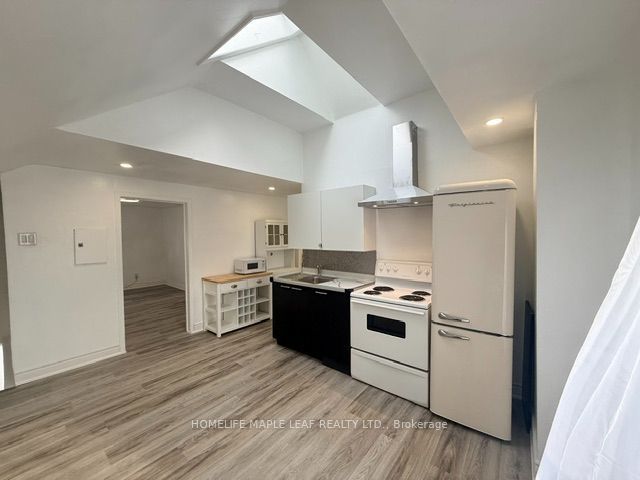 8 John Street A, Toronto, ON M9N 1J3 photo 2