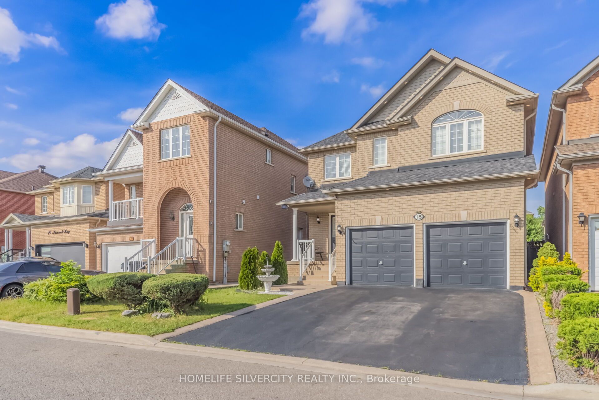 15 Newark Way, Brampton, ON L7A 2V1 photo 2