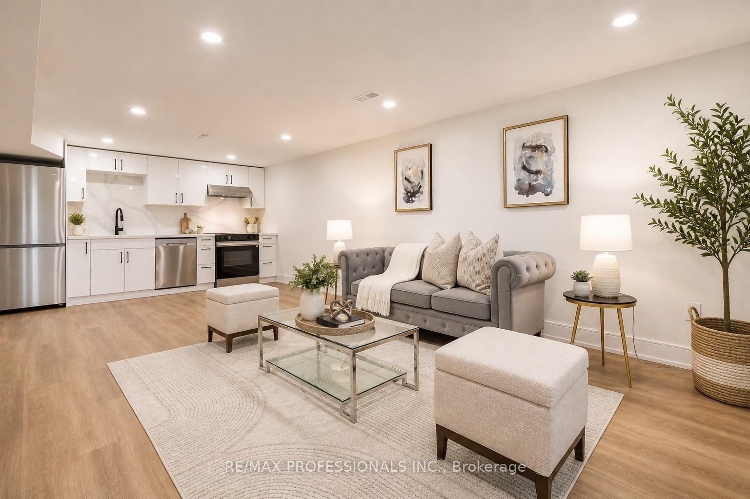 48 Lloyd Manor Road Lower, Toronto, ON M9B 5H7 photo 5