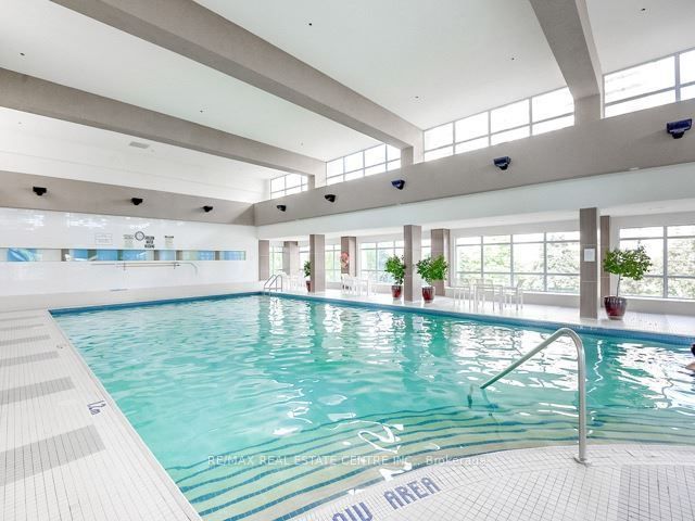 33 Elm Drive 1205, Mississauga, ON L5B 4M2 photo 3