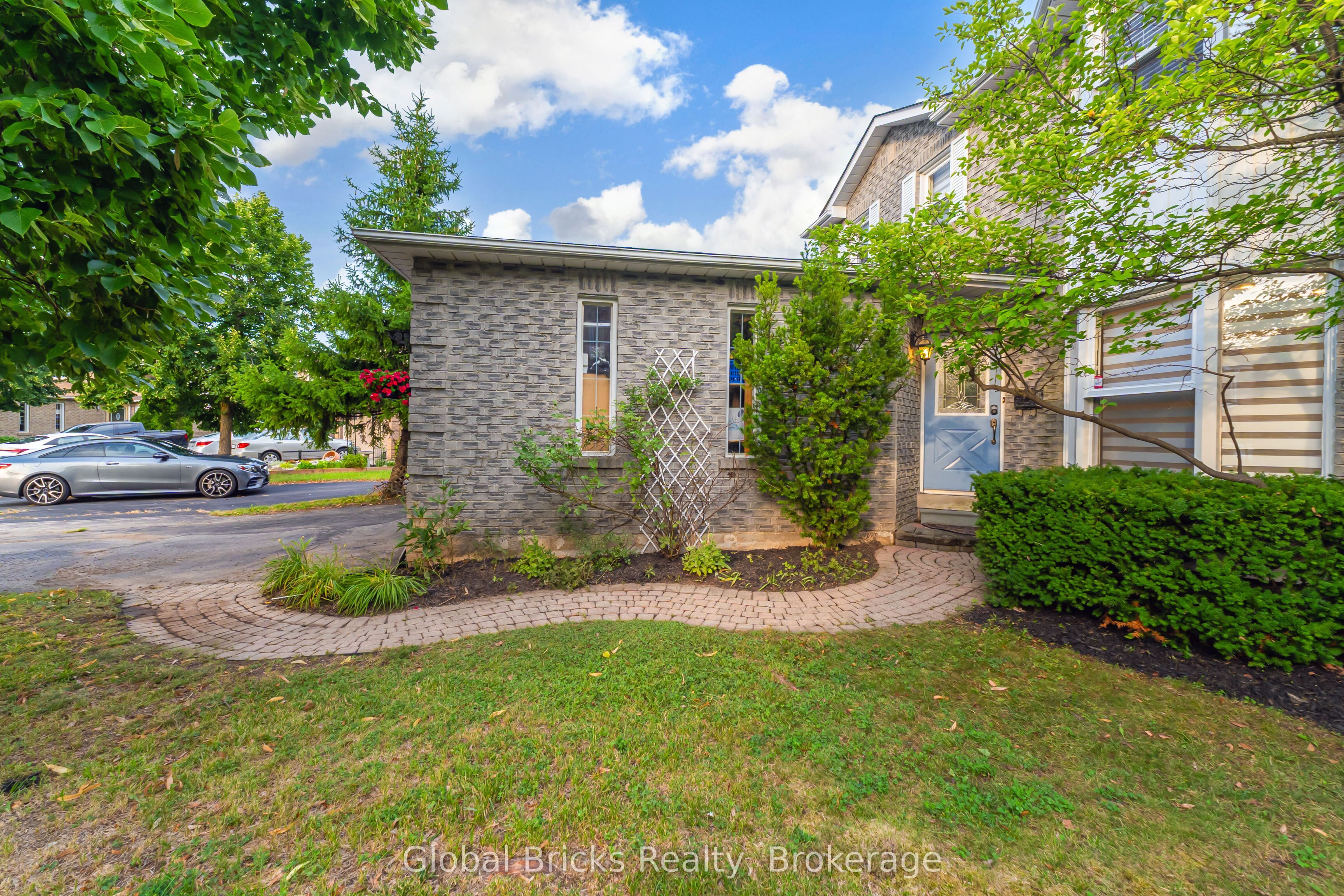 6190 Saltmarsh Court, Mississauga, ON L5N 5V8 photo 2