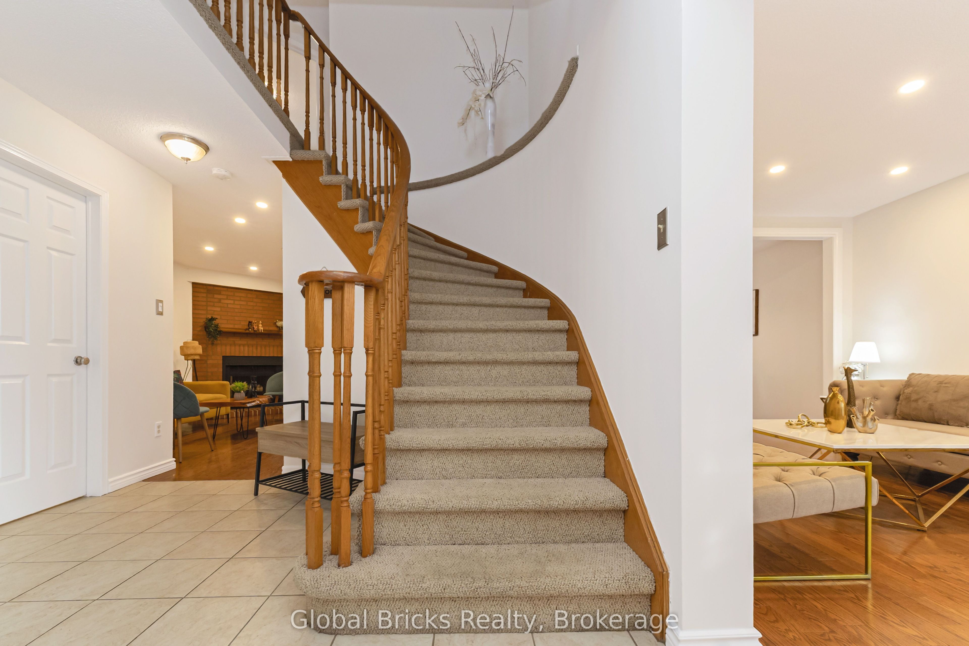 6190 Saltmarsh Court, Mississauga, ON L5N 5V8 photo 5