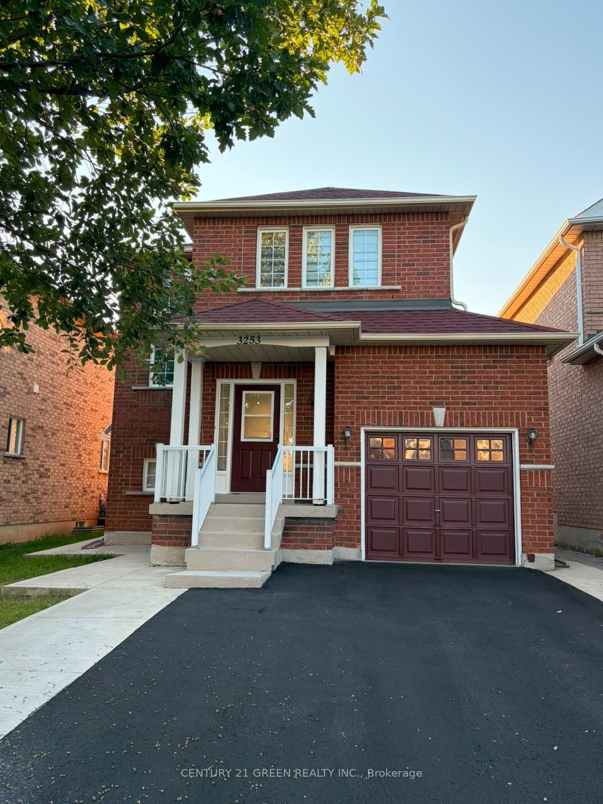 3253 Bruzan Crescent (Upper), Mississauga, ON L5N 8E7