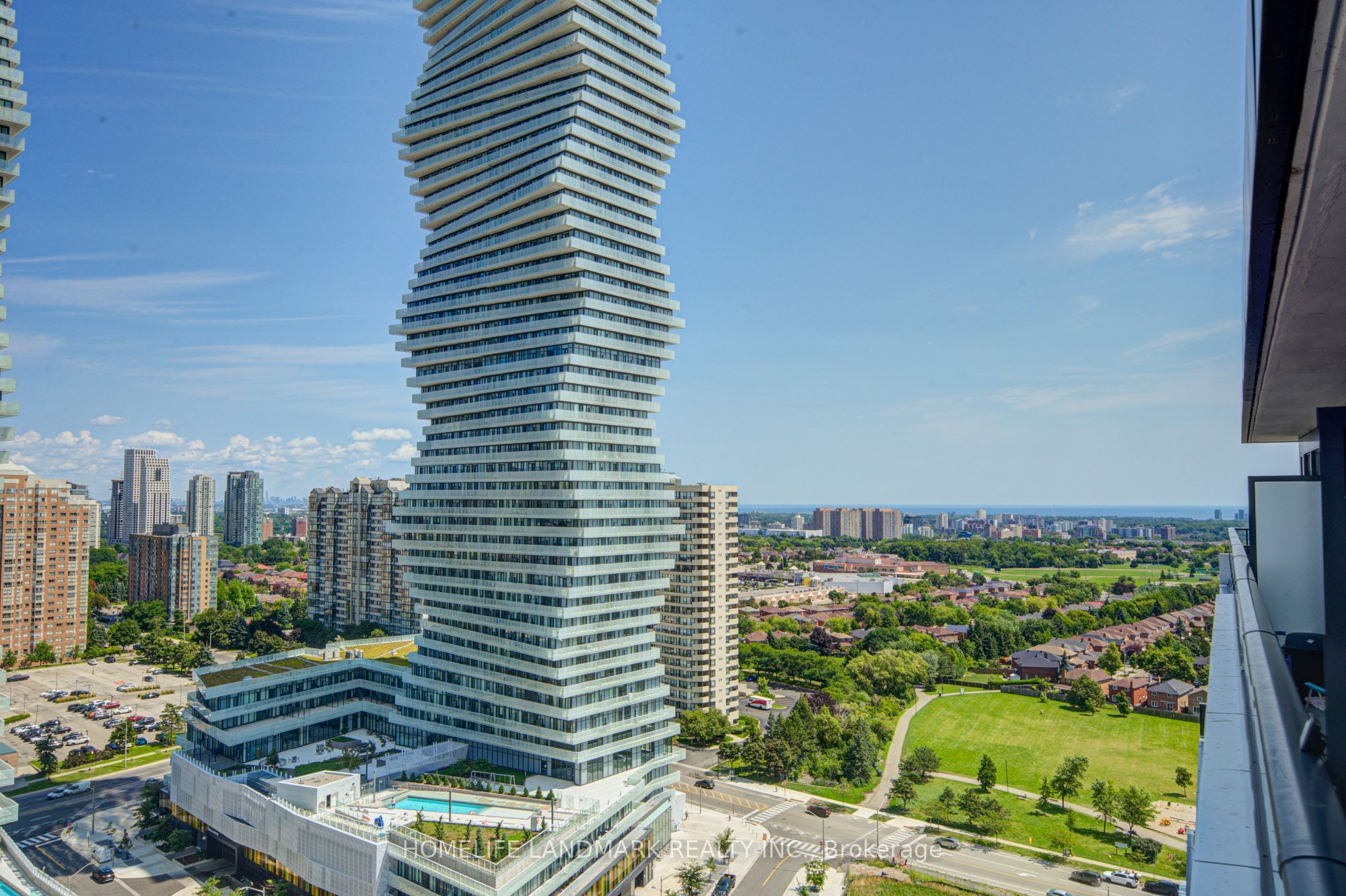448 Burnhamthorpe Road W 1705, Mississauga, ON L5B 0R4 photo 3