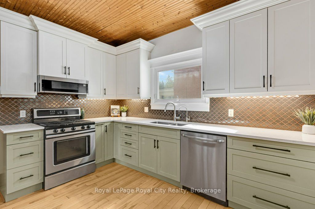 9 Wilbur Street N, Halton Hills, ON L7J 2C3 photo 2