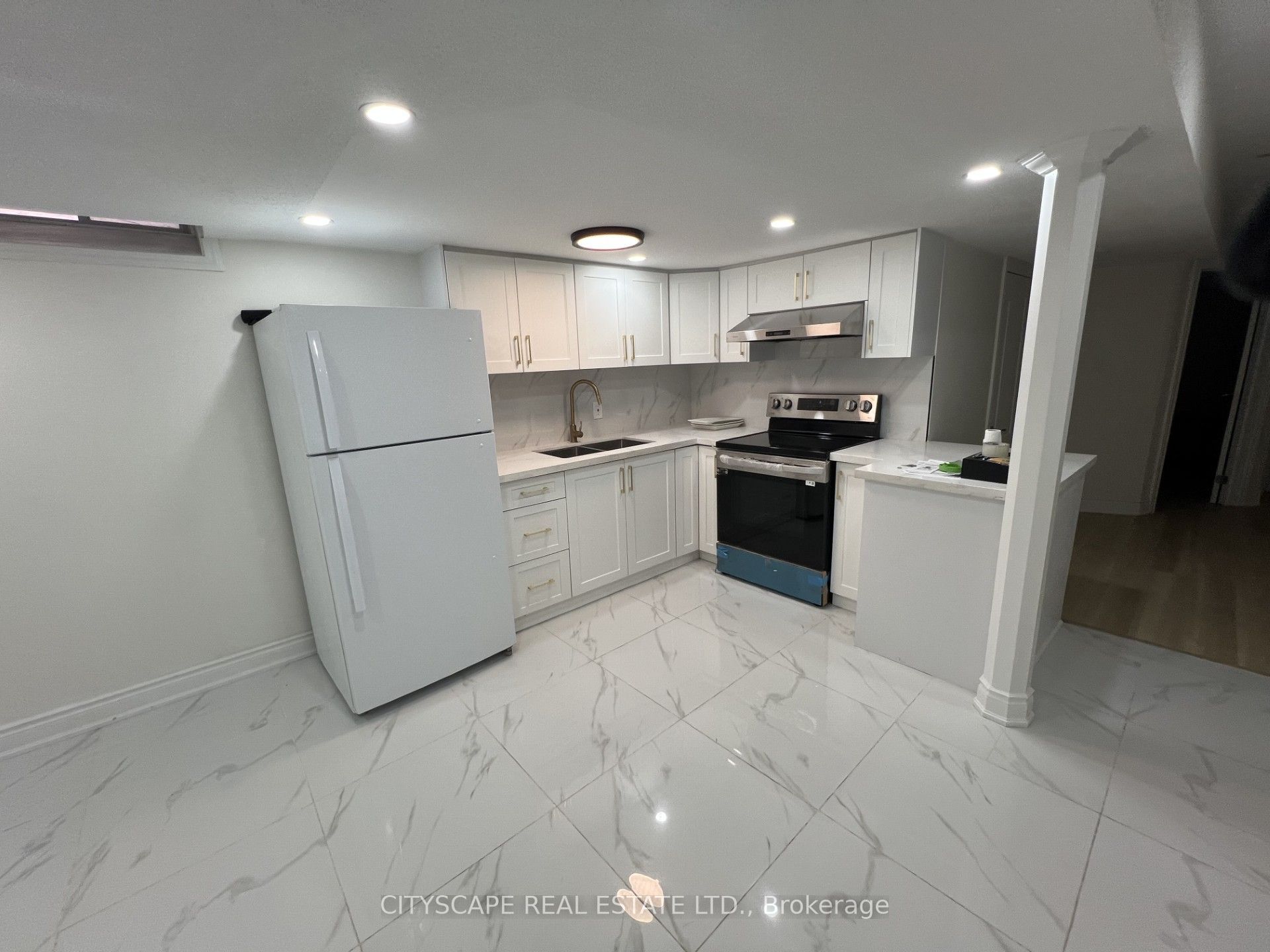 637 Dolly Bird Lane Basement, Mississauga, ON L5W 1G8 photo 4