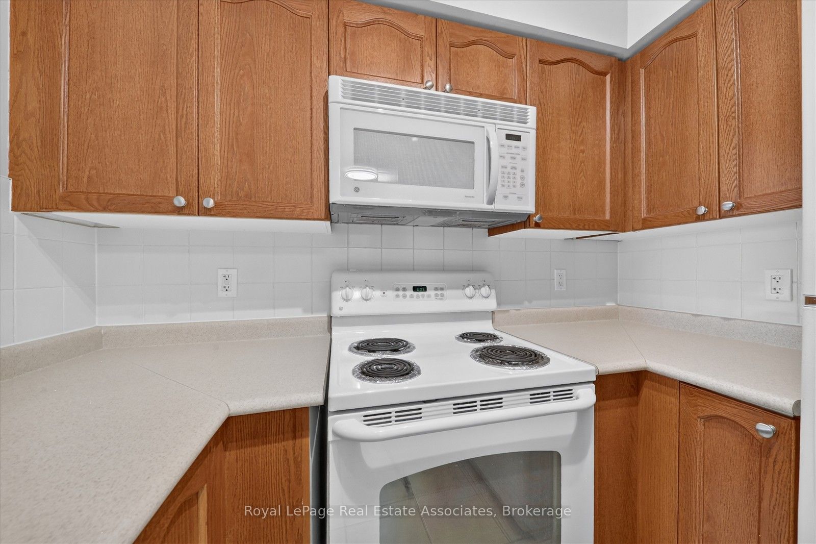 7 Michael Power Place 908, Toronto, ON M9A 0A4 photo 4
