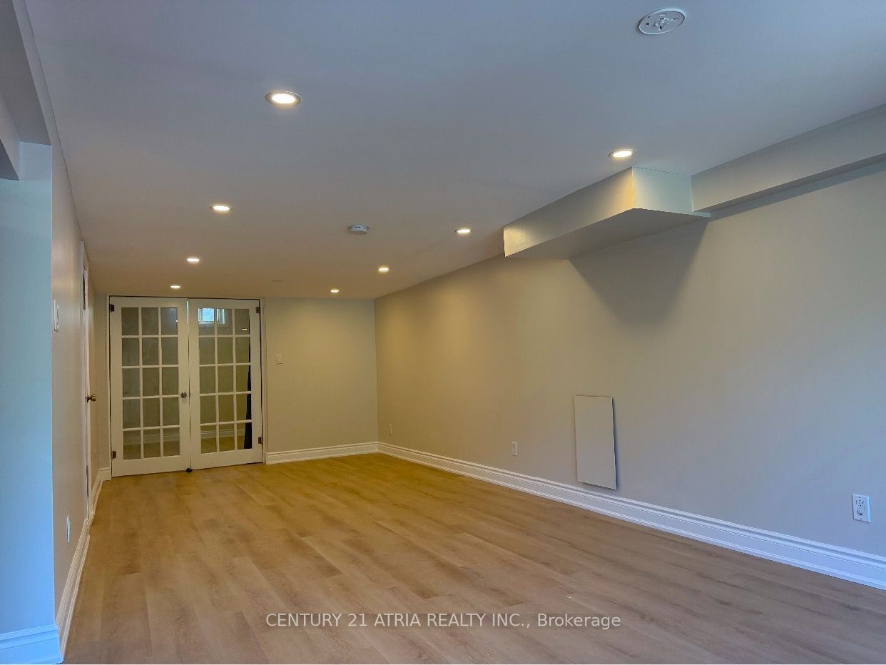 65 Newlin Crescent Rear Ground flr, Toronto, ON M3L 1X5 photo 4