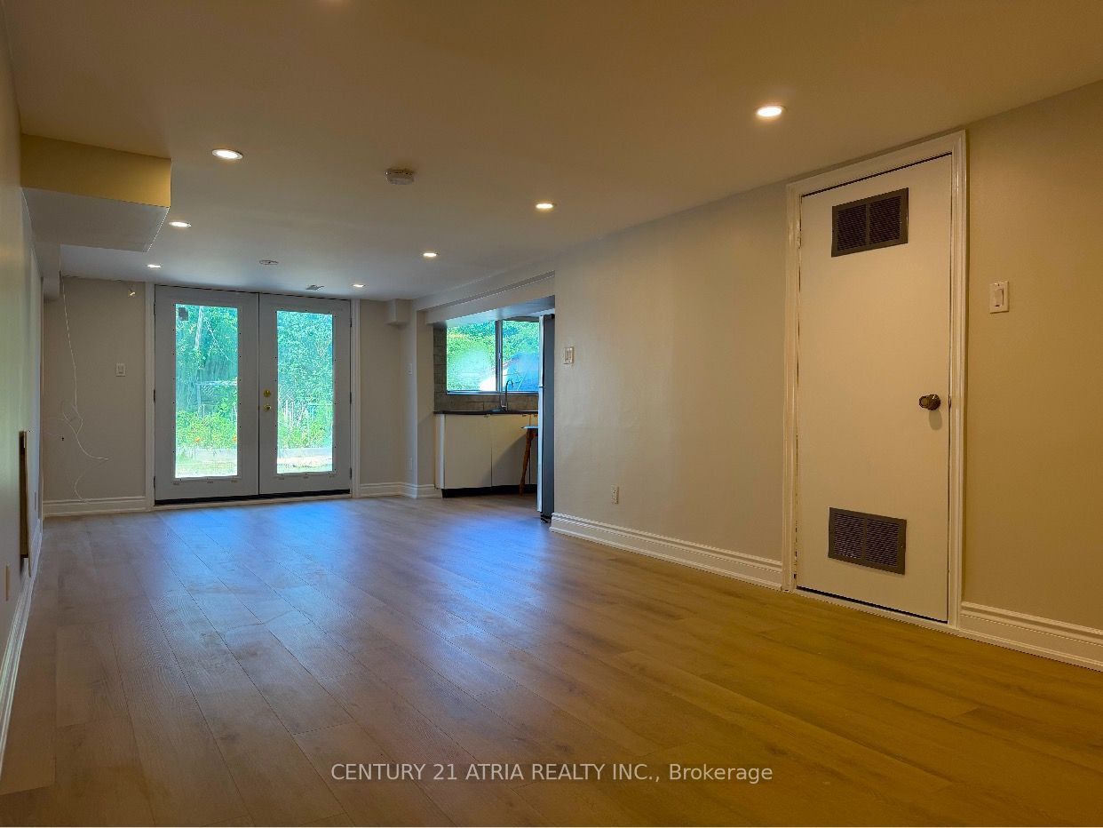 65 Newlin Crescent Rear Ground flr, Toronto, ON M3L 1X5 photo 5