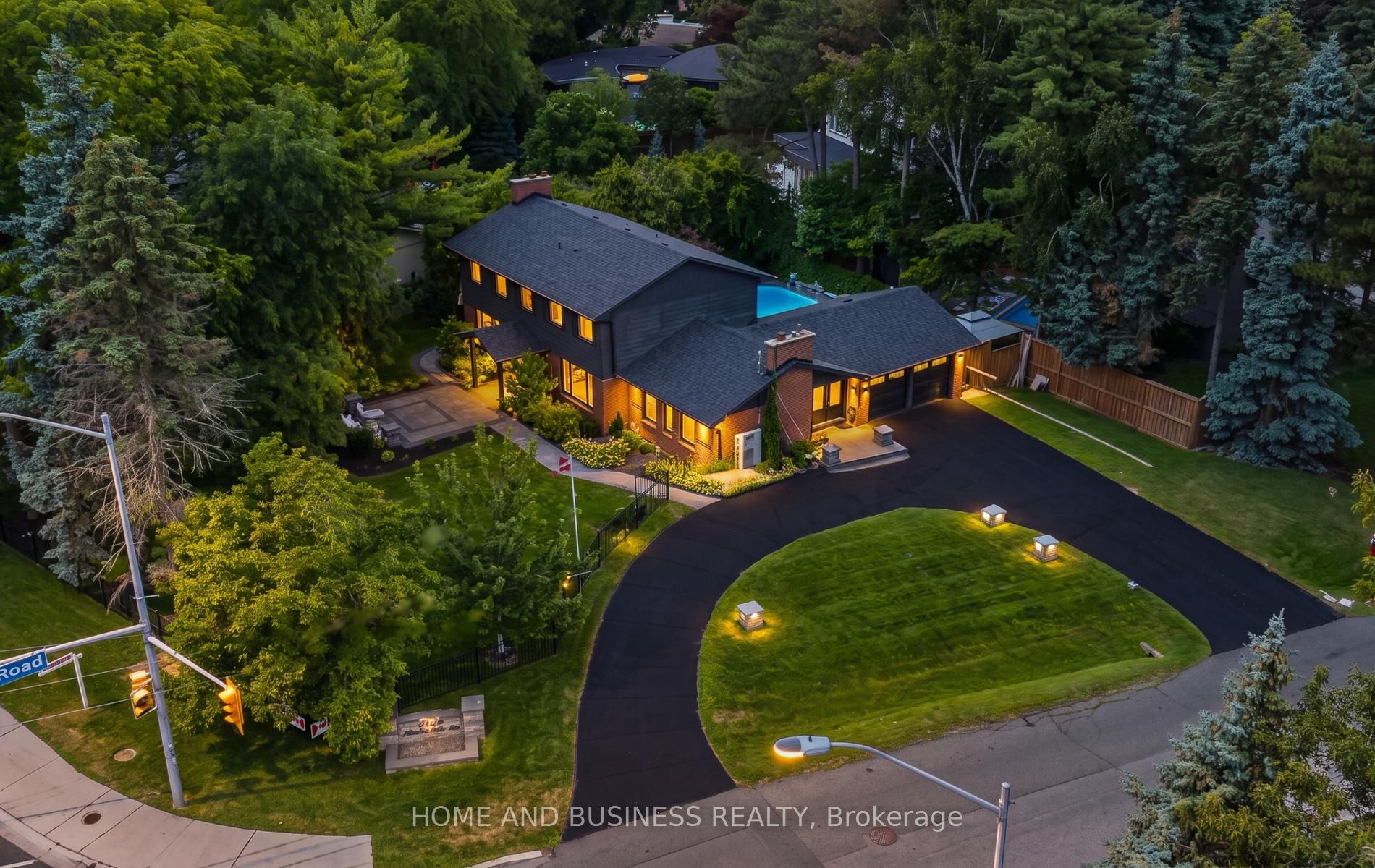 1335 Mississauga Road, Mississauga, ON L5H 2J3