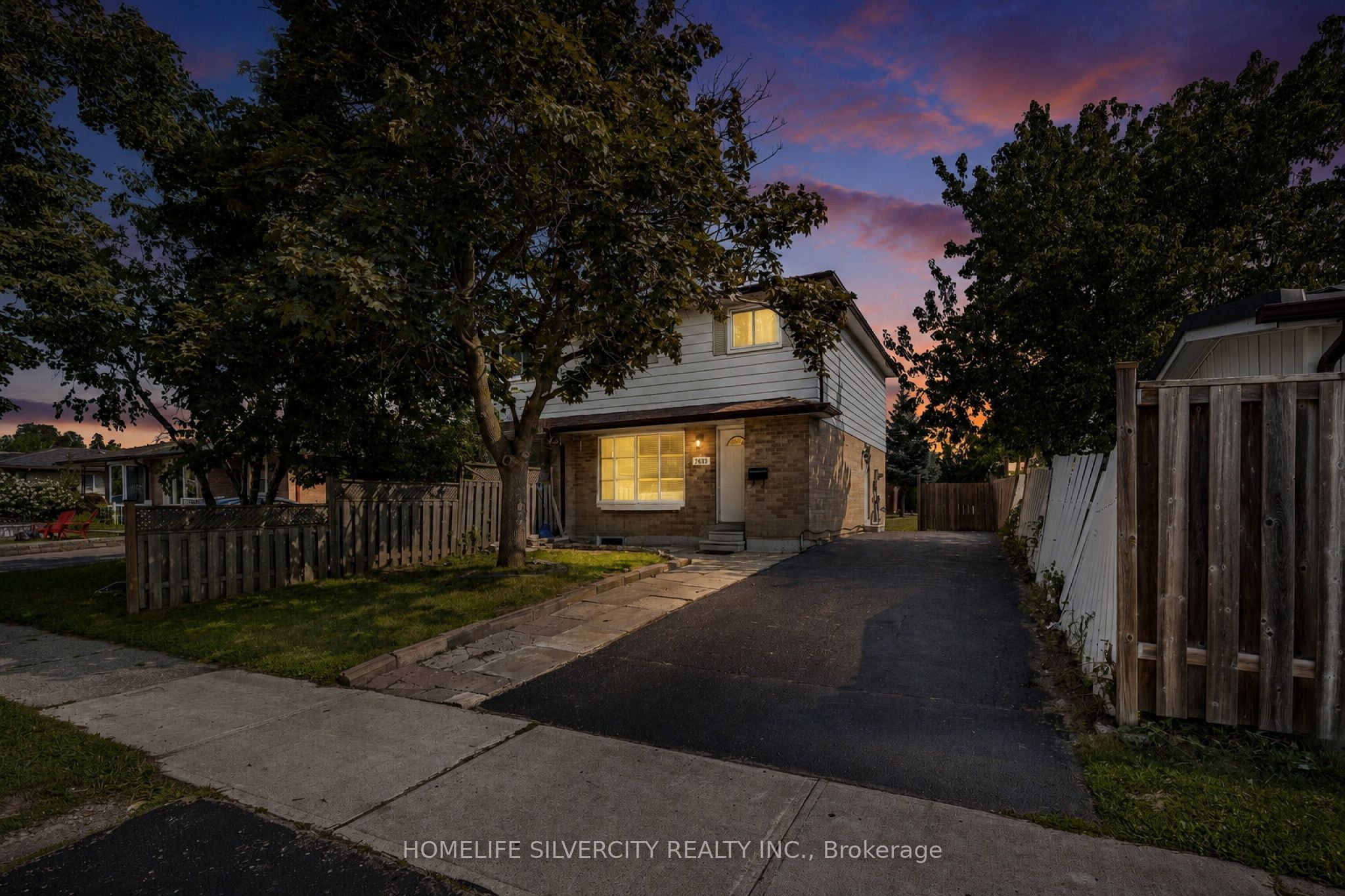 7635 Anaka Drive, Mississauga, ON L4T 3H8 photo 2