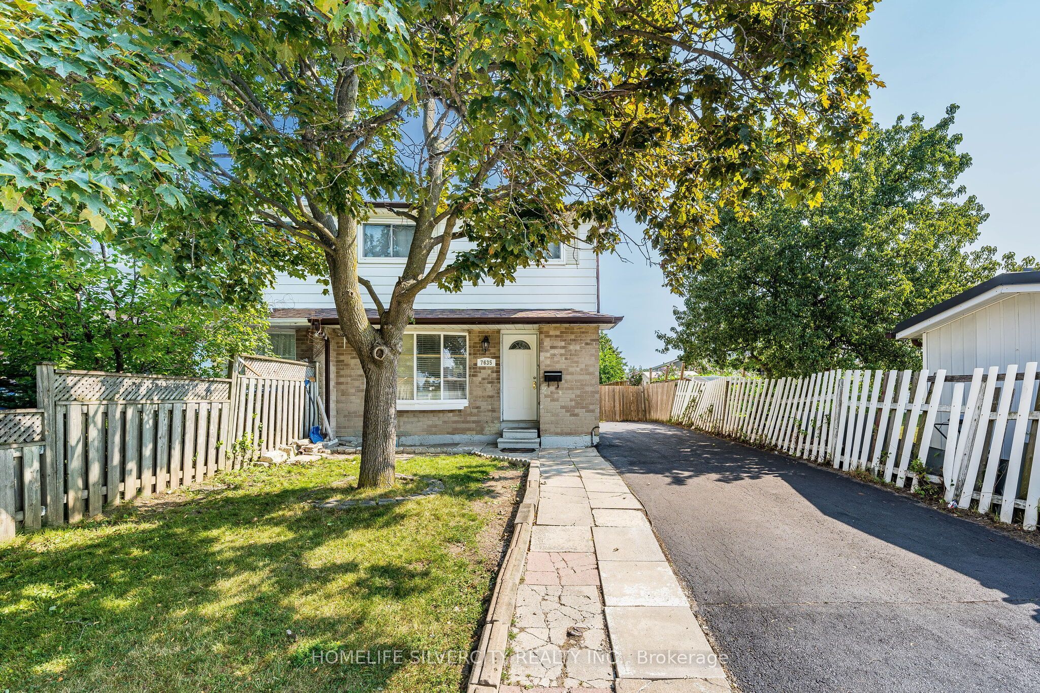 7635 Anaka Drive, Mississauga, ON L4T 3H8 photo 3