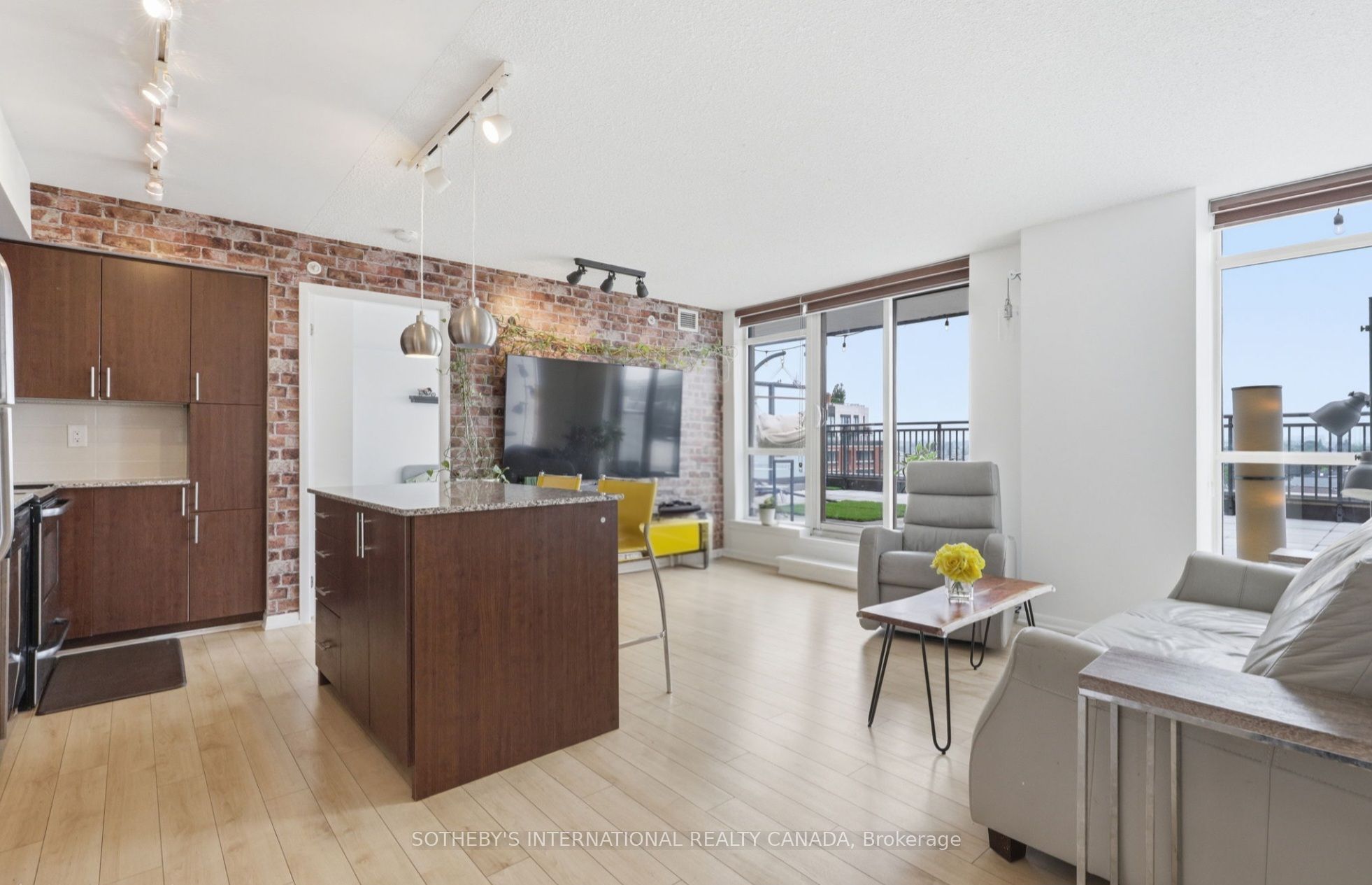36 Via Bagnato 733, Toronto, ON M6A 0B7