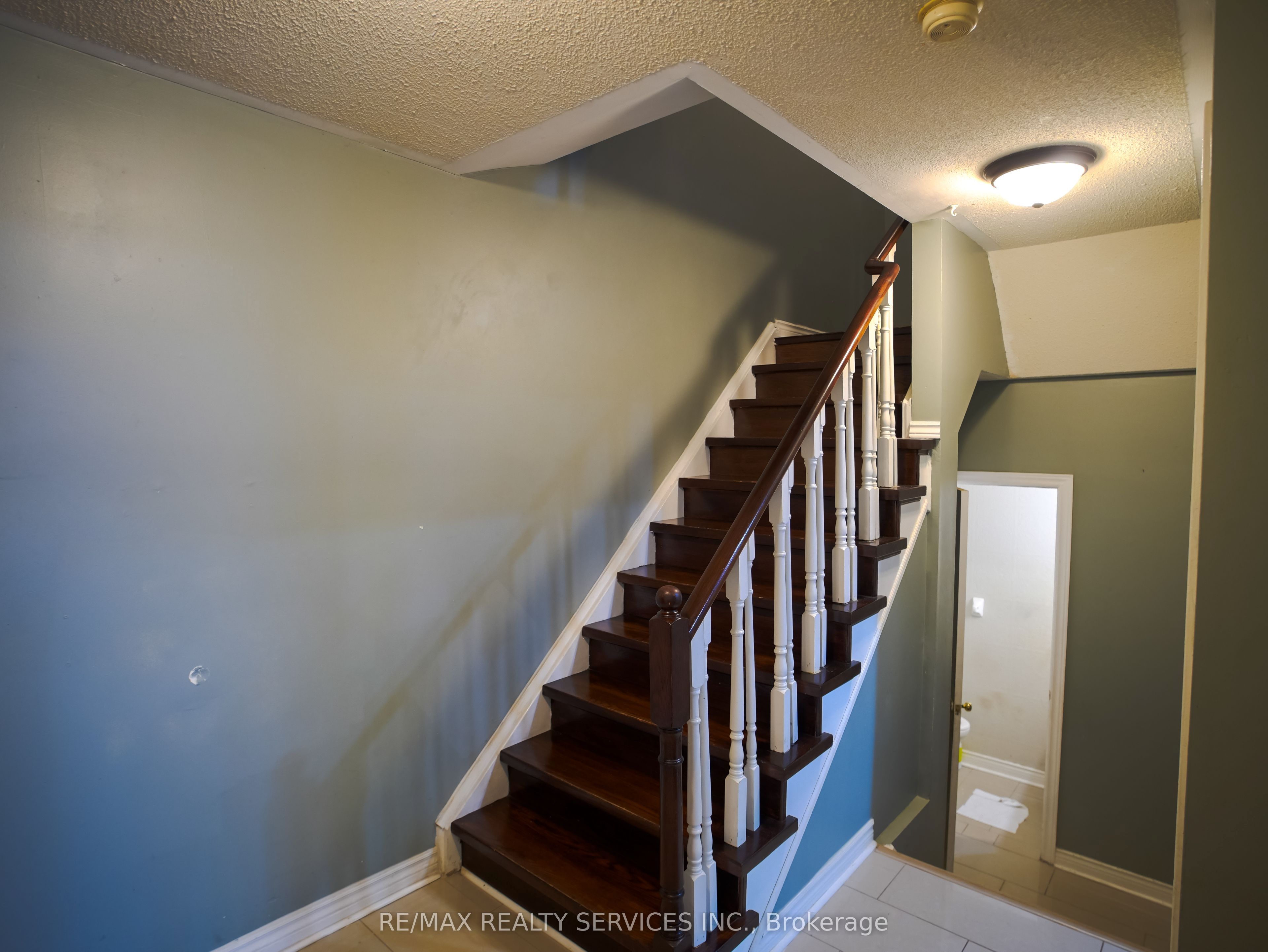 121 Pressed Brick Drive, Brampton, ON L6V 4K5 photo 3
