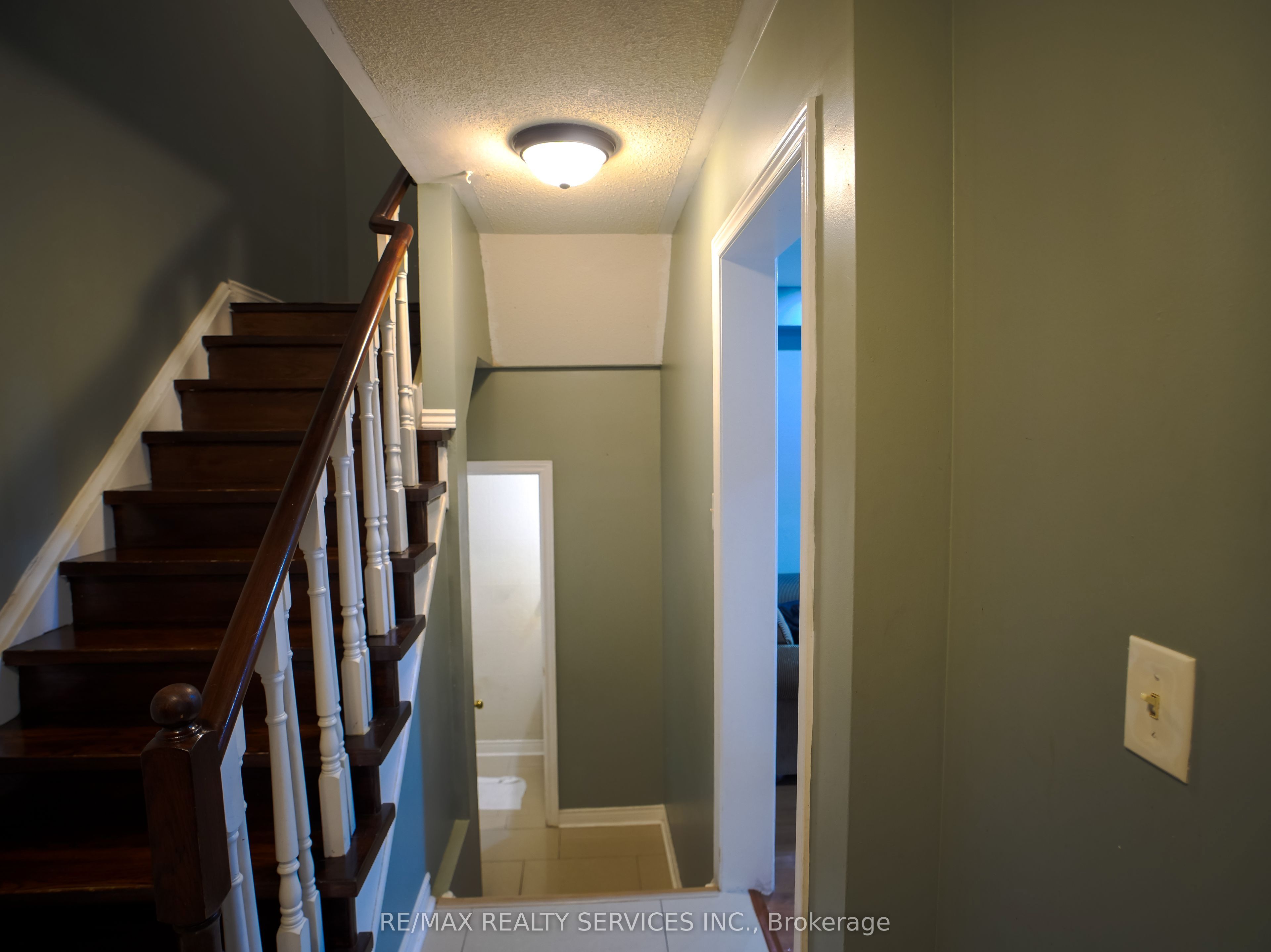 121 Pressed Brick Drive, Brampton, ON L6V 4K5 photo 4