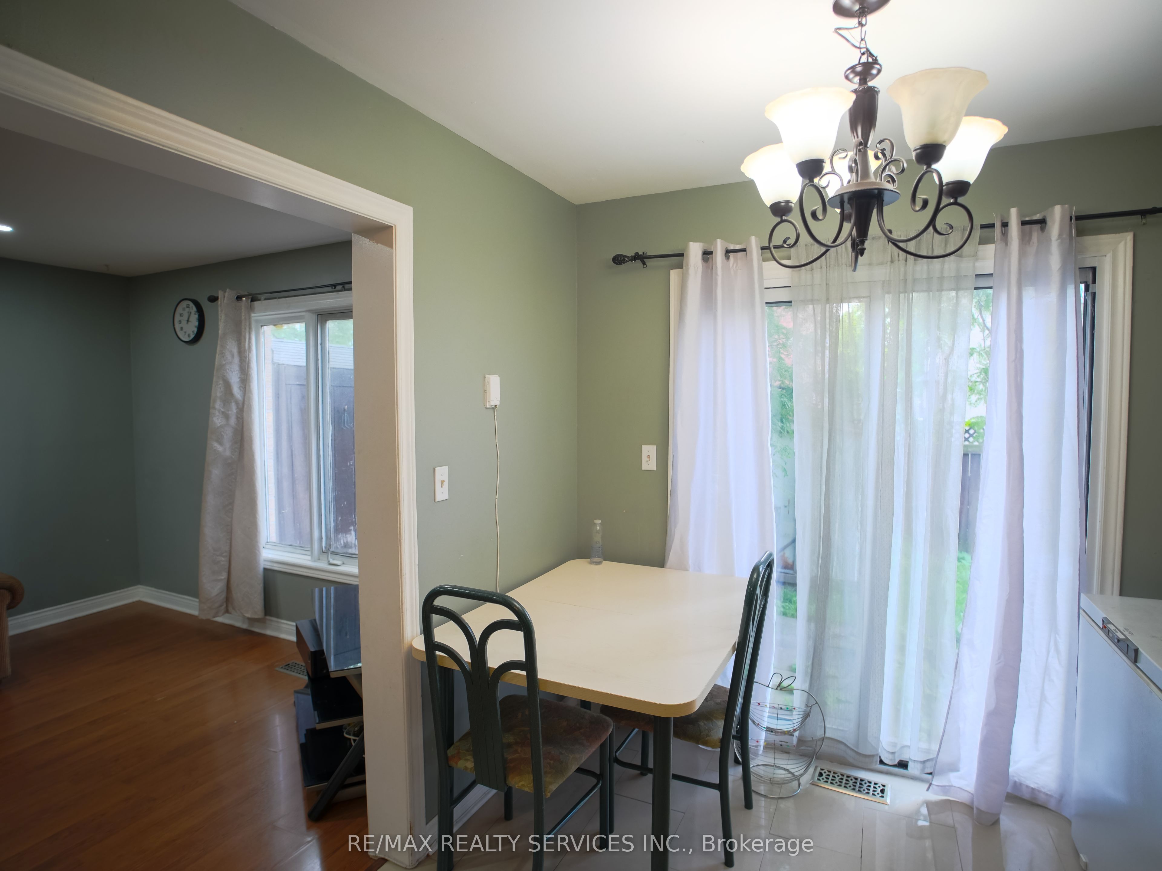 121 Pressed Brick Drive, Brampton, ON L6V 4K5 photo 5