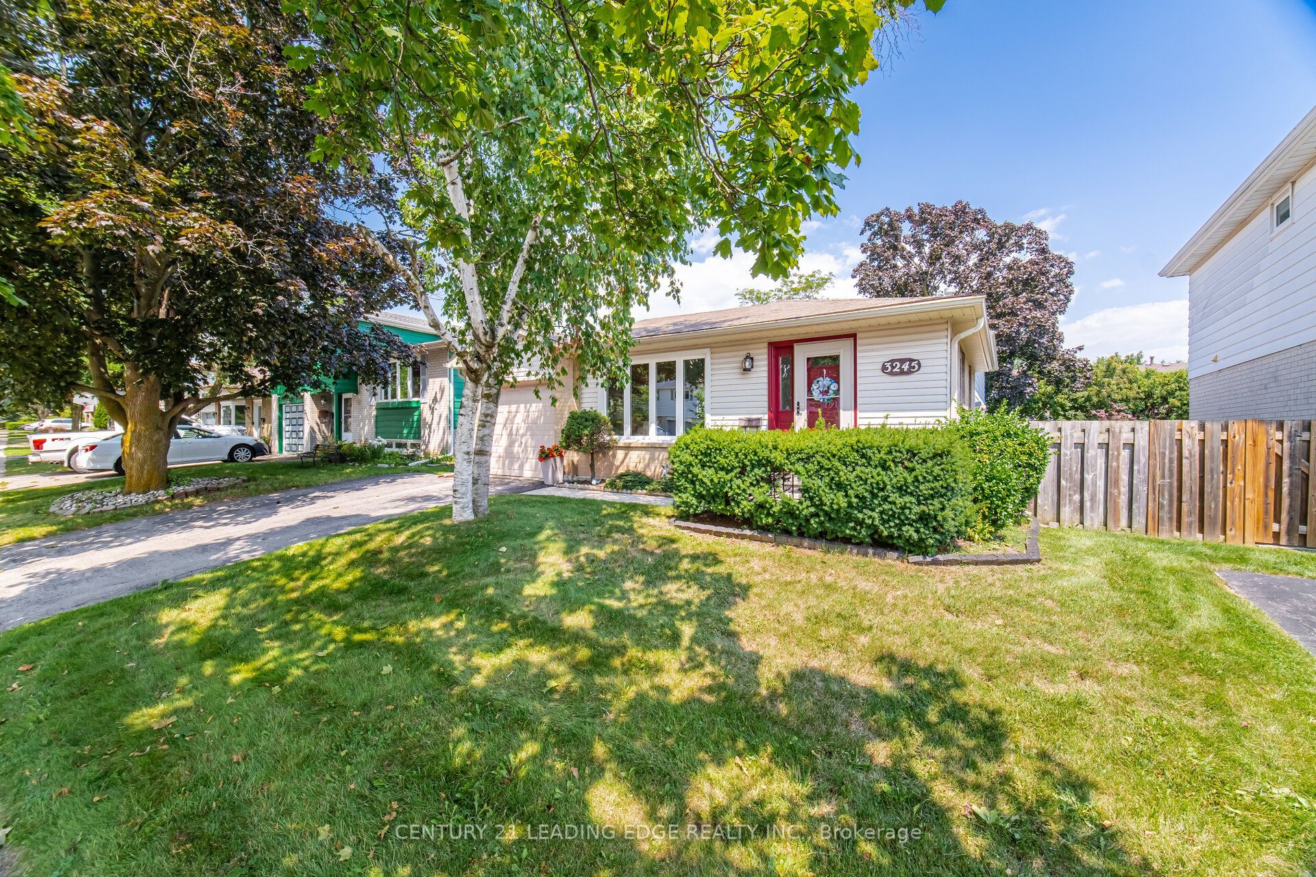 3245 Lansdown Drive, Burlington, ON L7M 1K1 photo 2