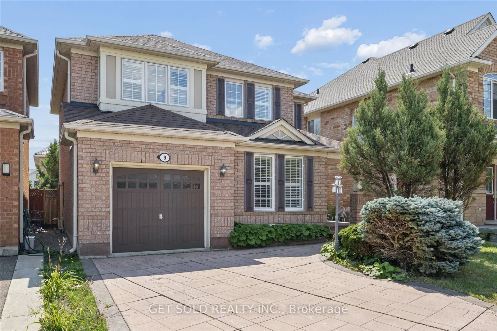 9 Raccoon Street, Brampton, ON L6S 6L8 photo 2